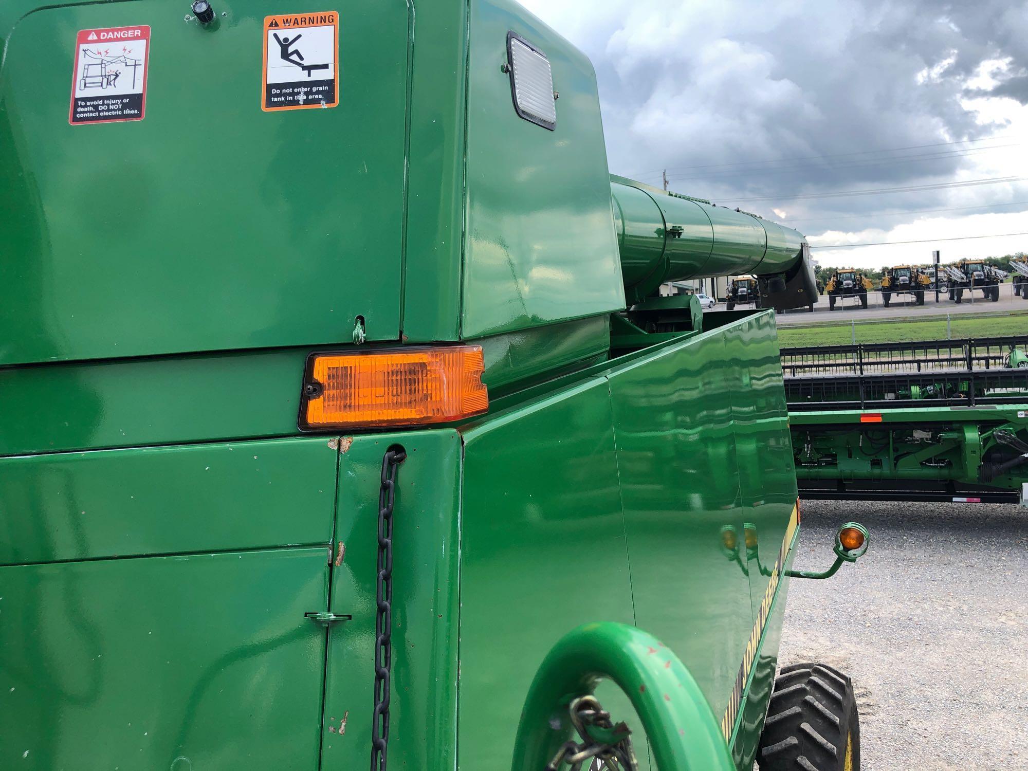 9500 JOHN DEERE COMBINE