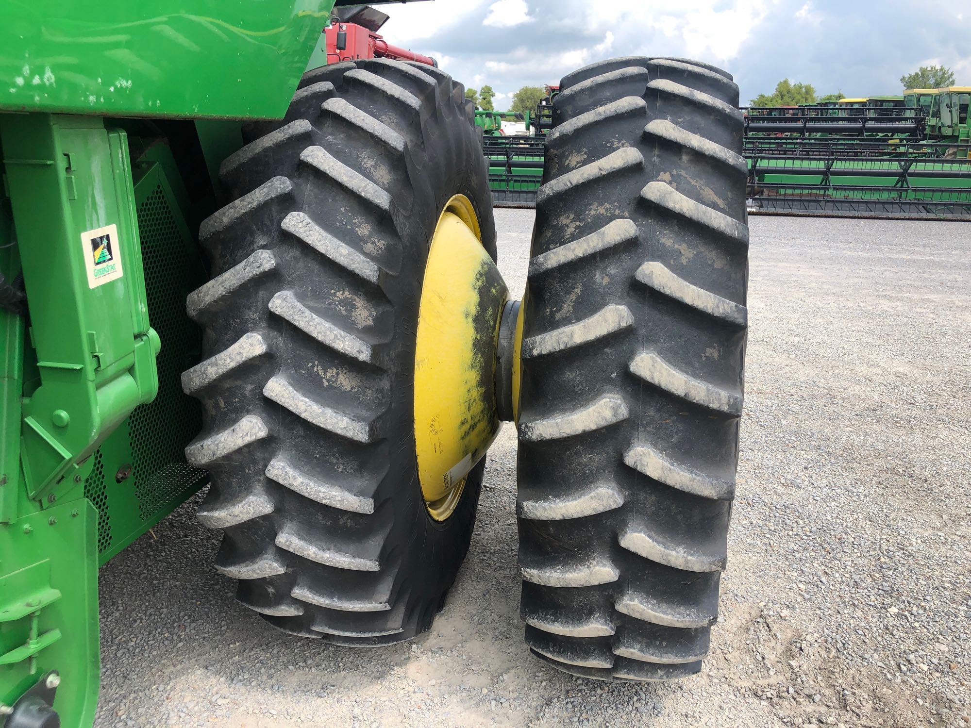 9600 JOHN DEERE COMBINE