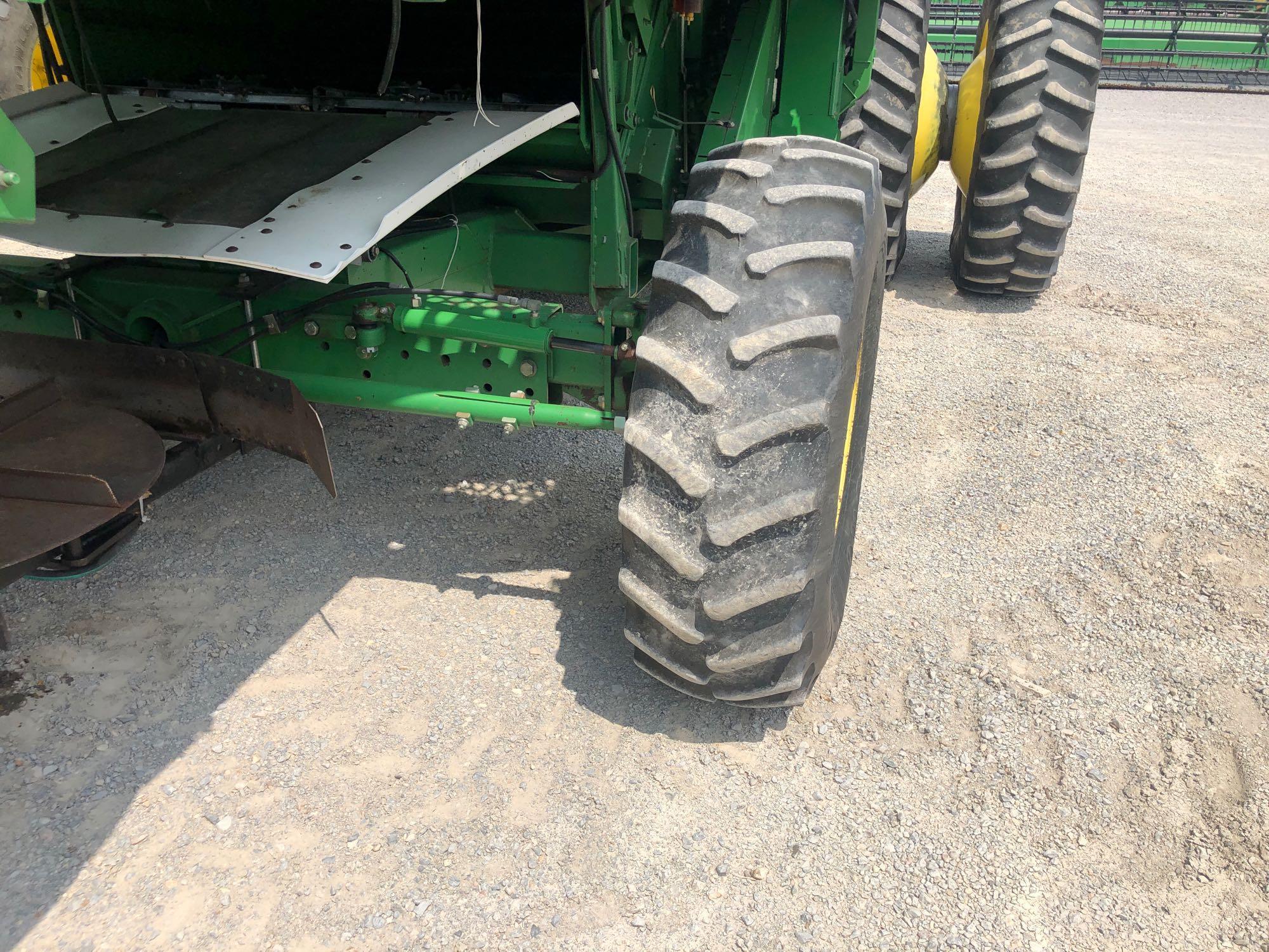 9600 JOHN DEERE COMBINE