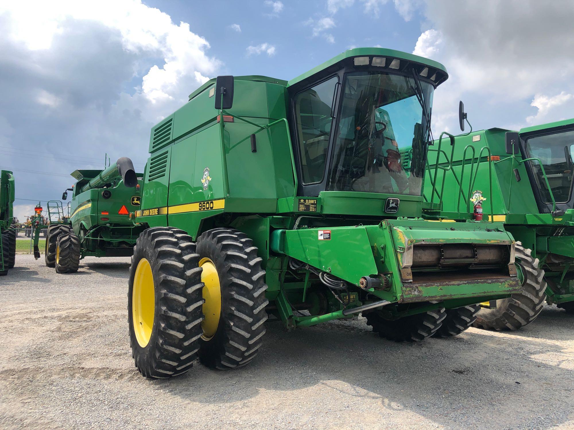 9600 JOHN DEERE COMBINE