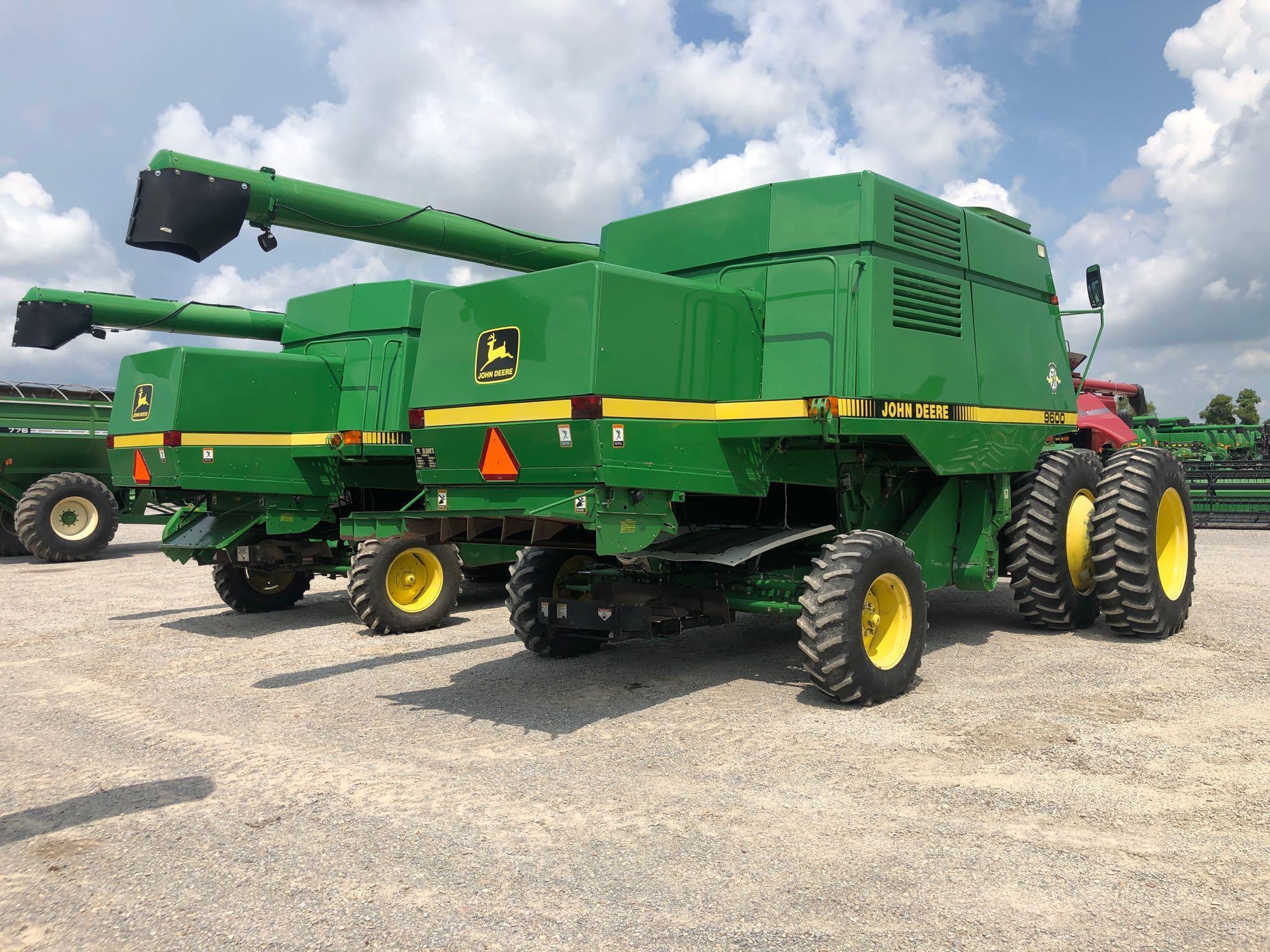 9600 JOHN DEERE COMBINE