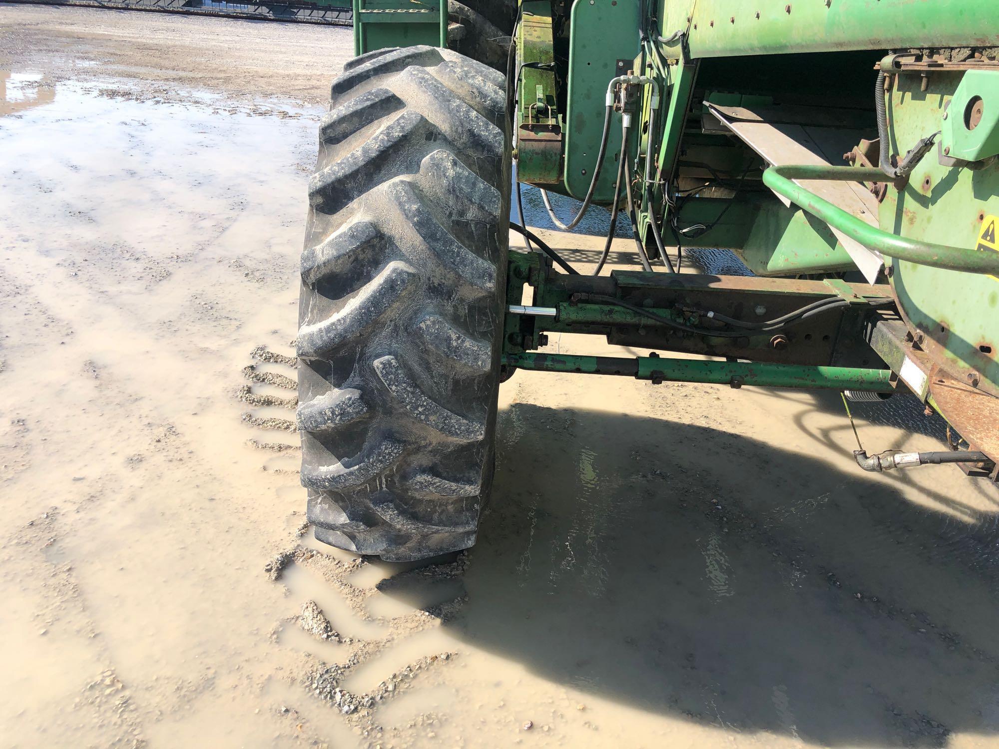 7720 JOHN DEERE COMBINE