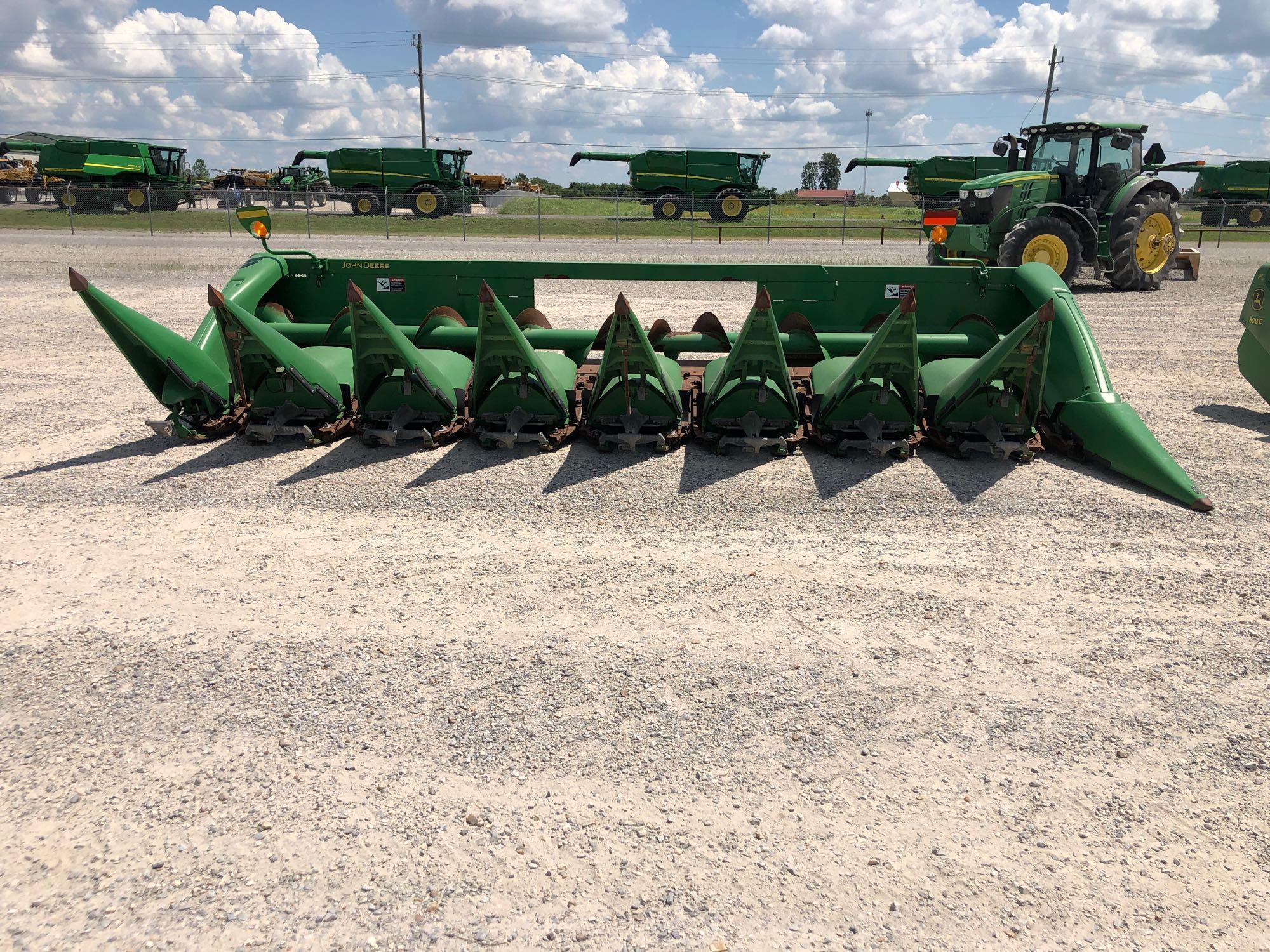 608C JOHN DEERE CORN HEAD