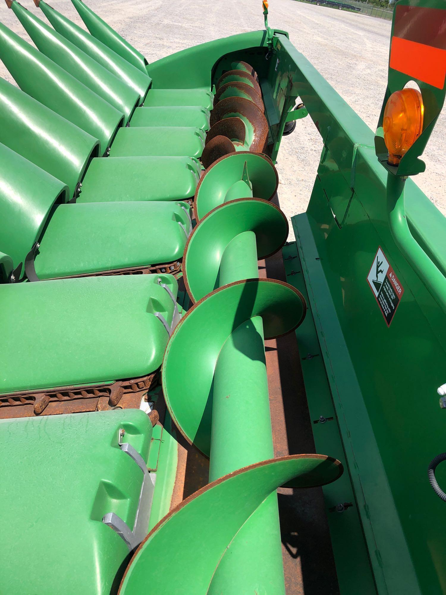 608C JOHN DEERE CORN HEAD