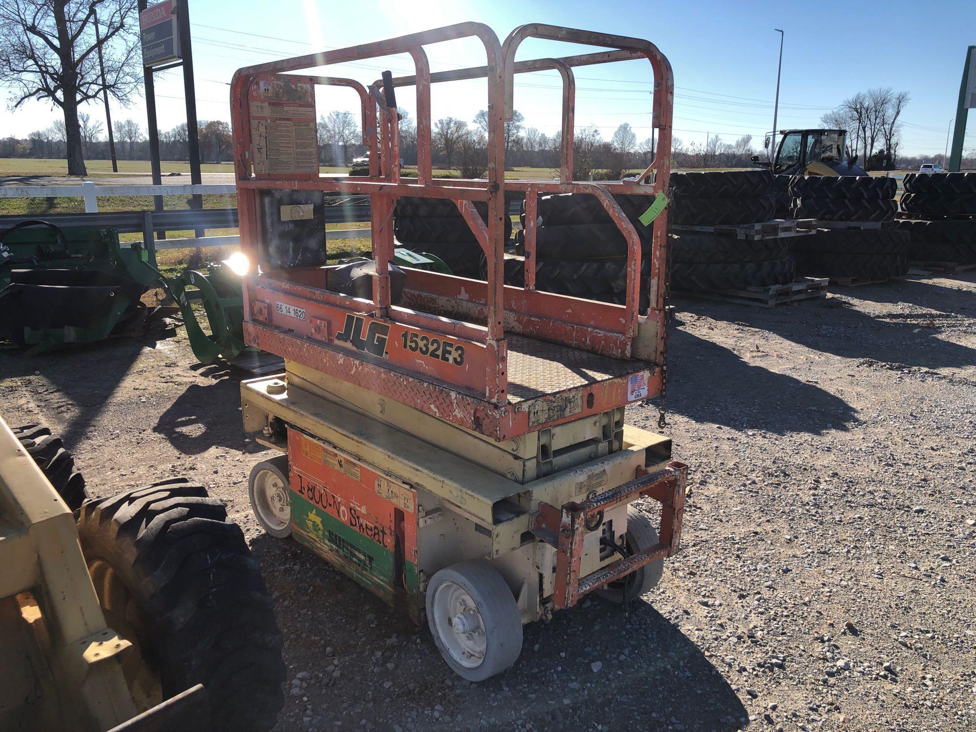 JLG Scissor Lift