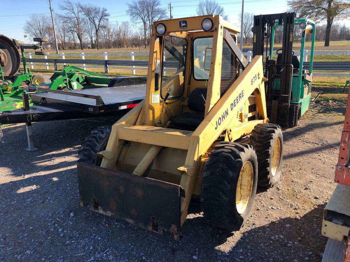 675 John Deere Skidsteer