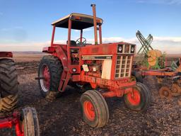 886 International Tractor