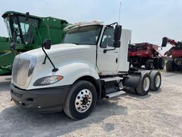 INTERNATIONAL DAY CAB SEMI TRUCK