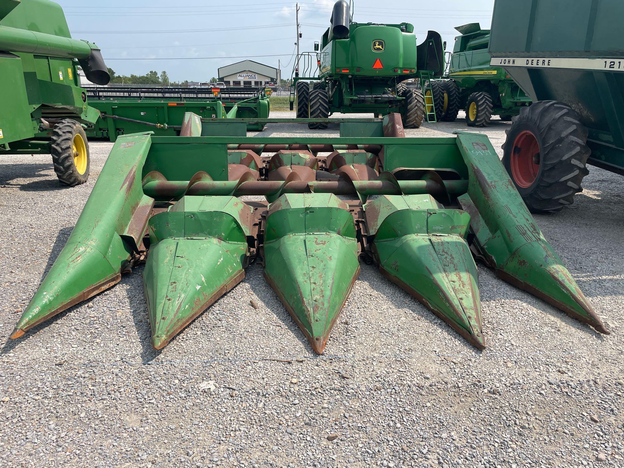 JOHN DEERE CORN HEAD, 4 ROW