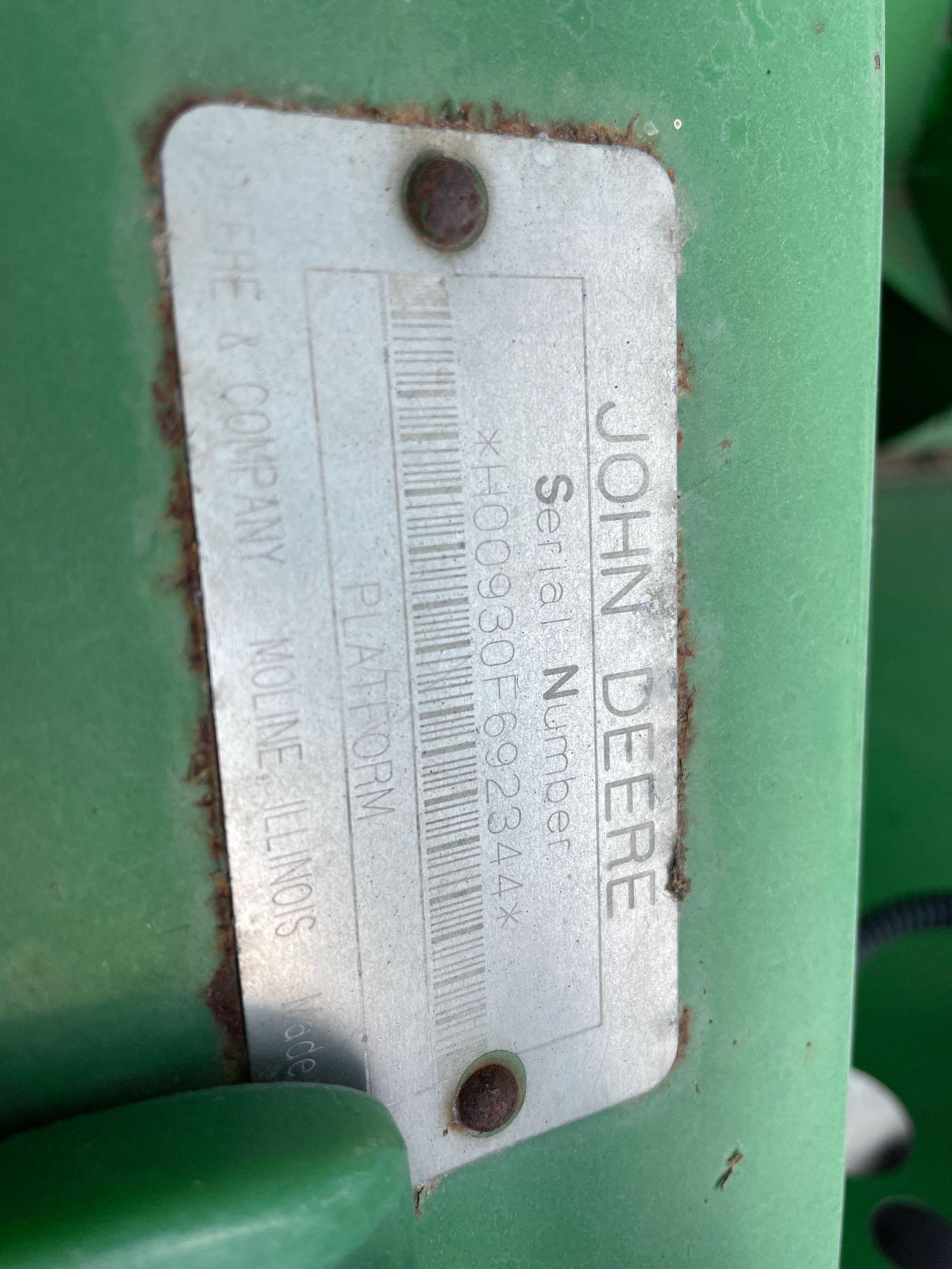 930F JOHN DEERE FLEX PLATFORM, 2001 YR.