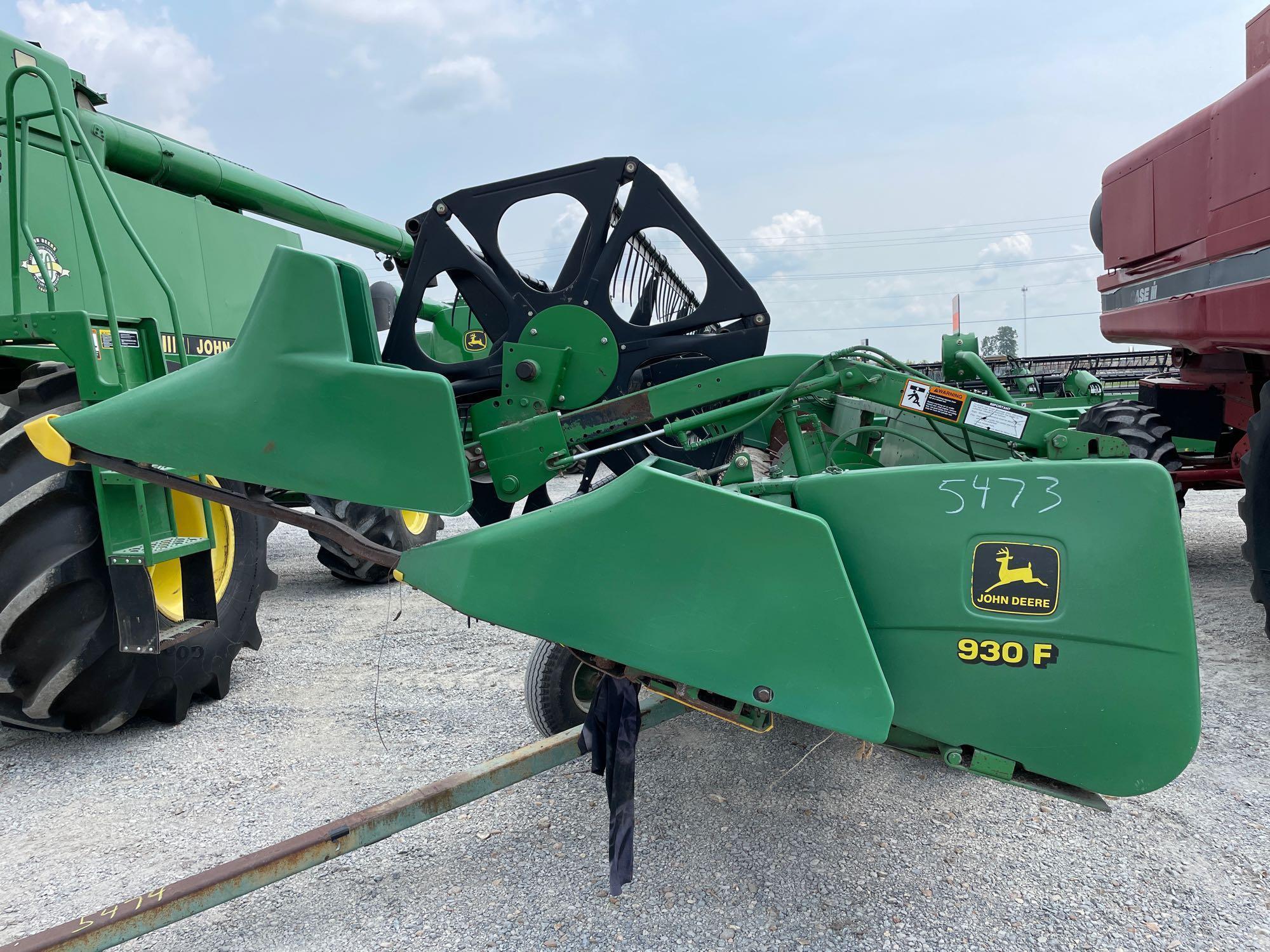 930F JOHN DEERE FLEX PLATFORM, 2001 YR.