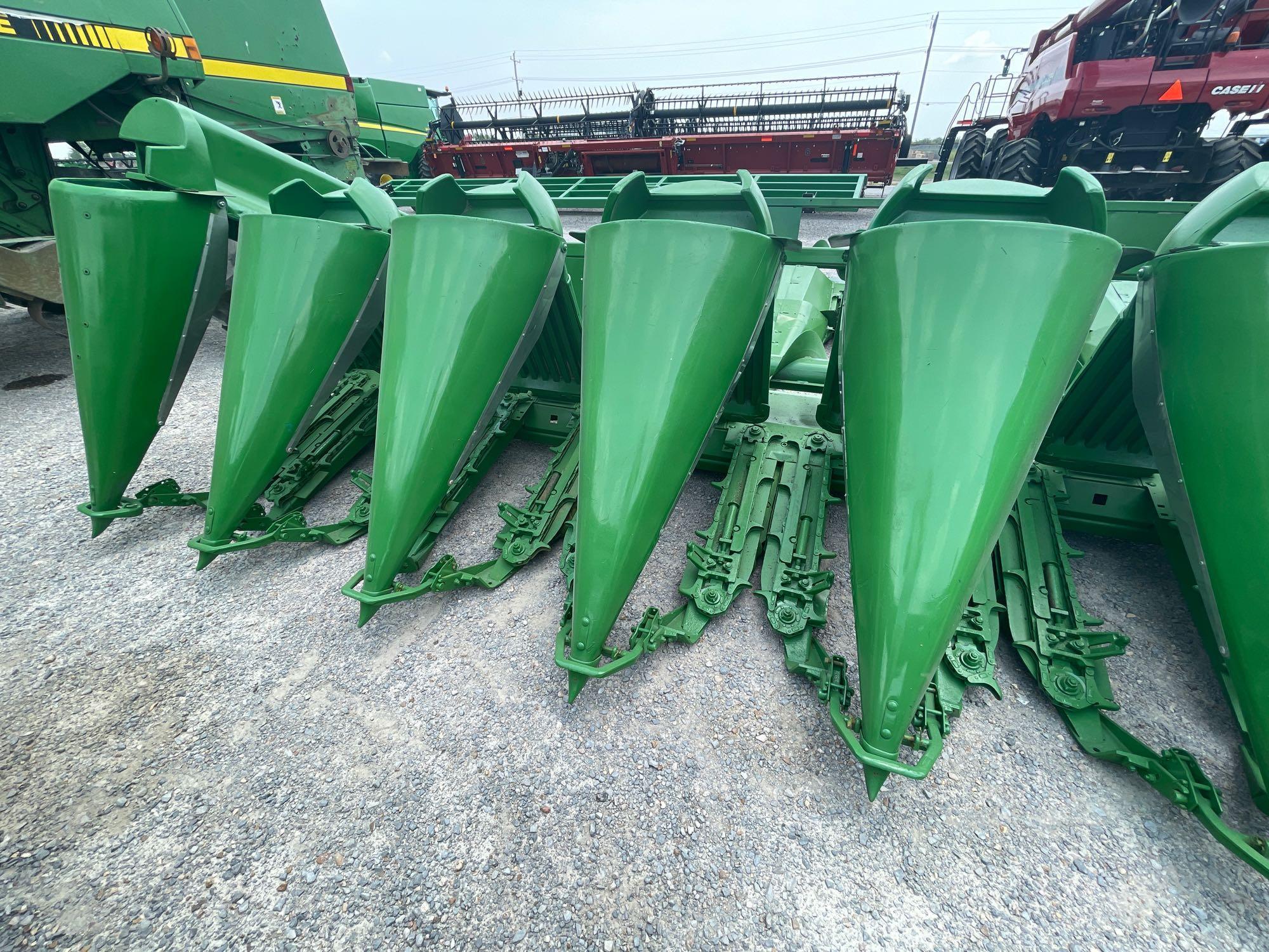 893 JOHN DEERE CORN HEAD, 1995 YR.