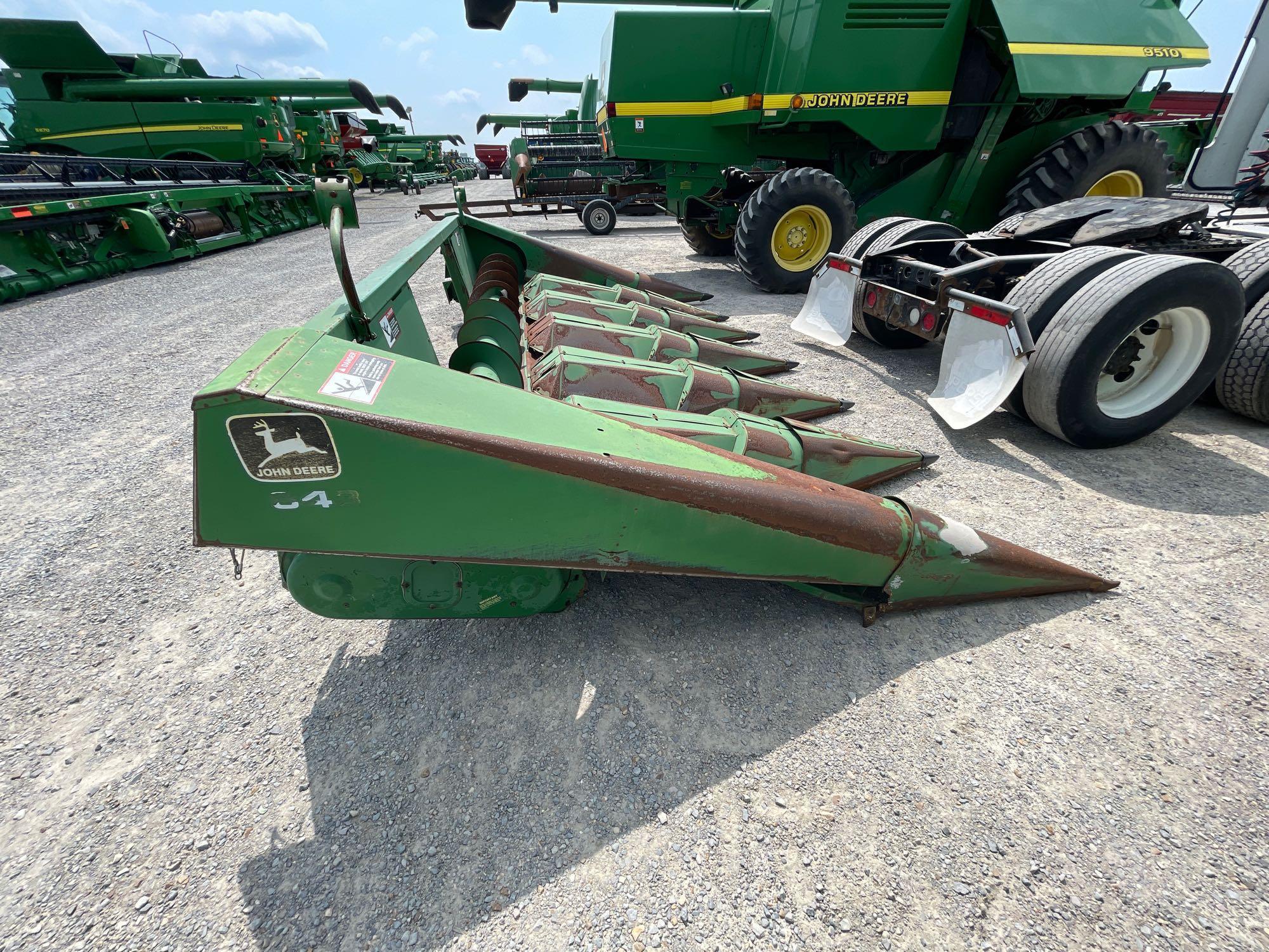 843 JOHN DEERE CORN HEAD