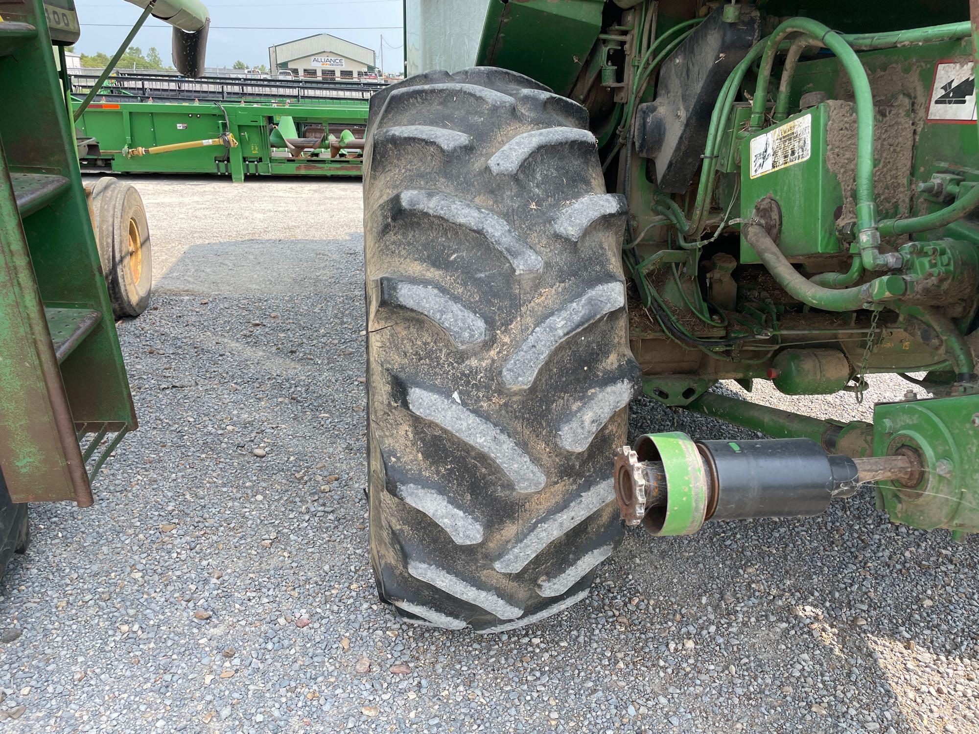 4435 JOHN DEERE COMBINE