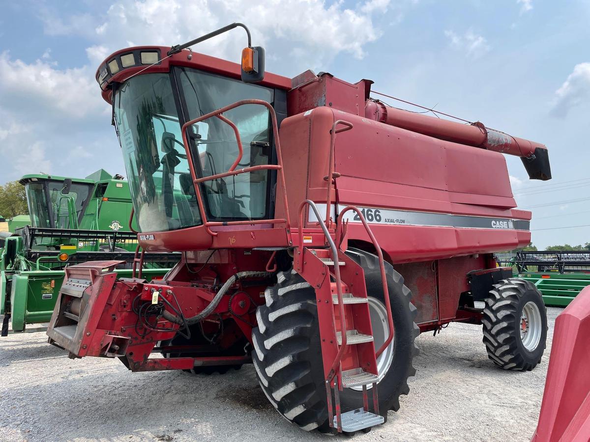 2166 CASE IH COMBINE