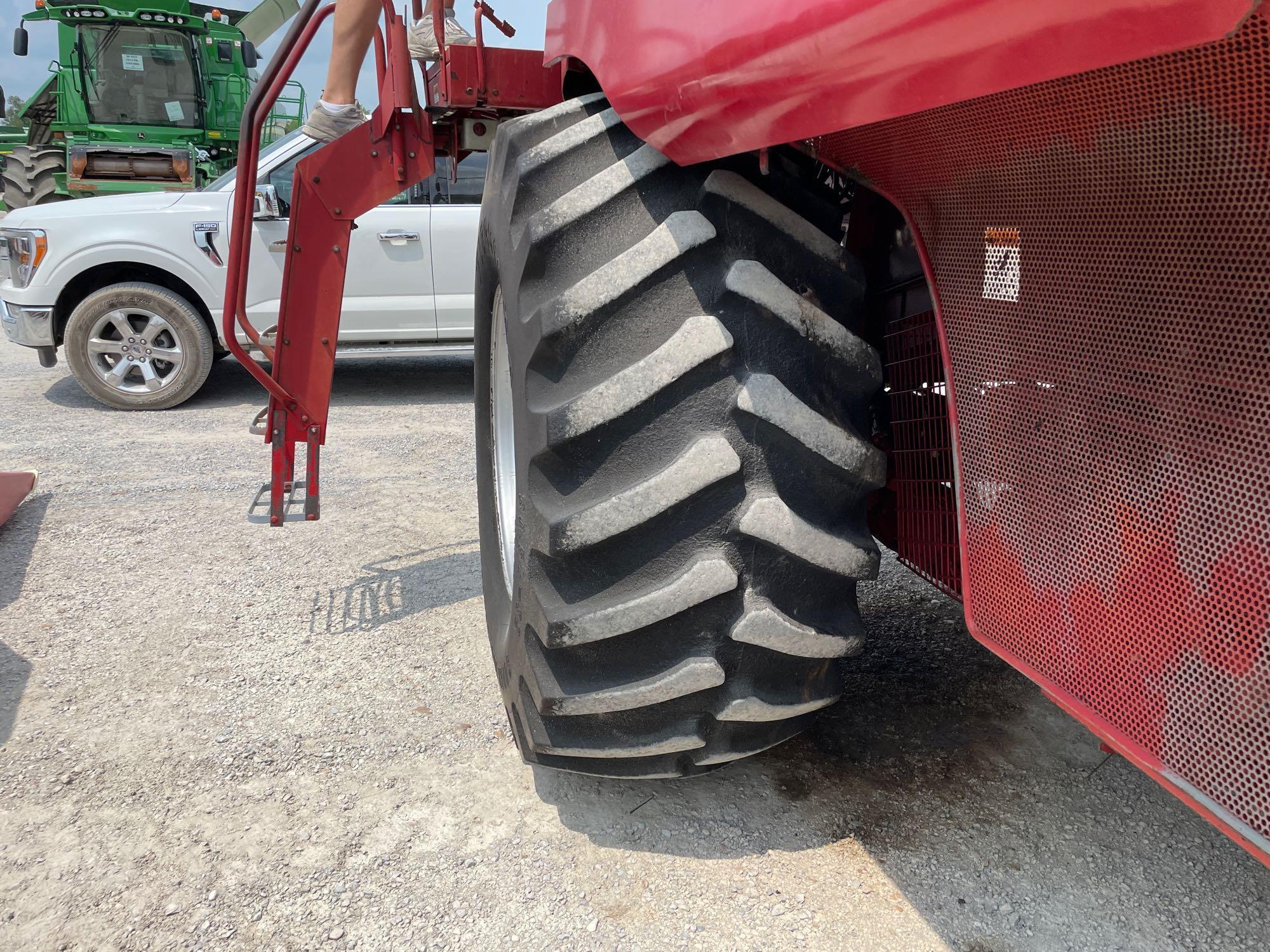 2166 CASE IH COMBINE