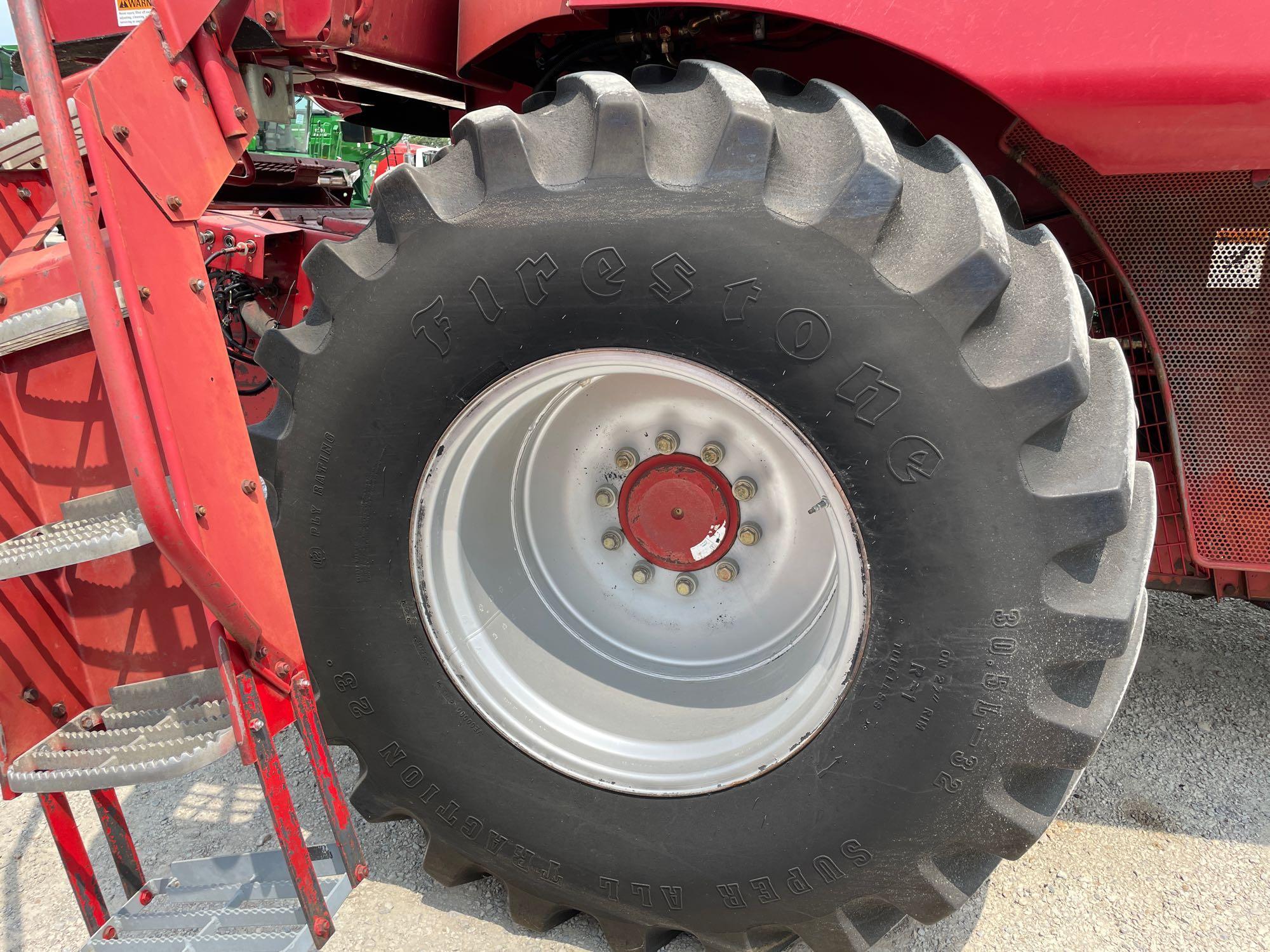 2166 CASE IH COMBINE