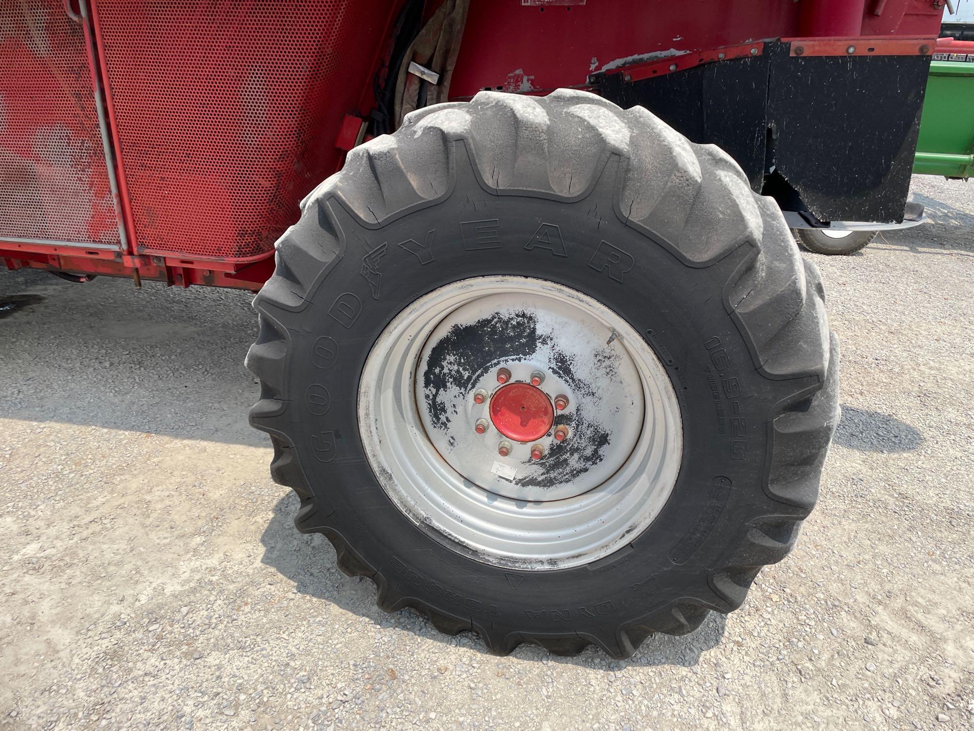 2166 CASE IH COMBINE