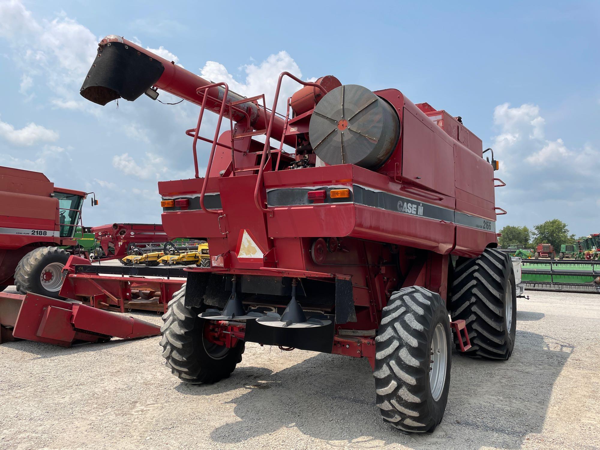 2166 CASE IH COMBINE