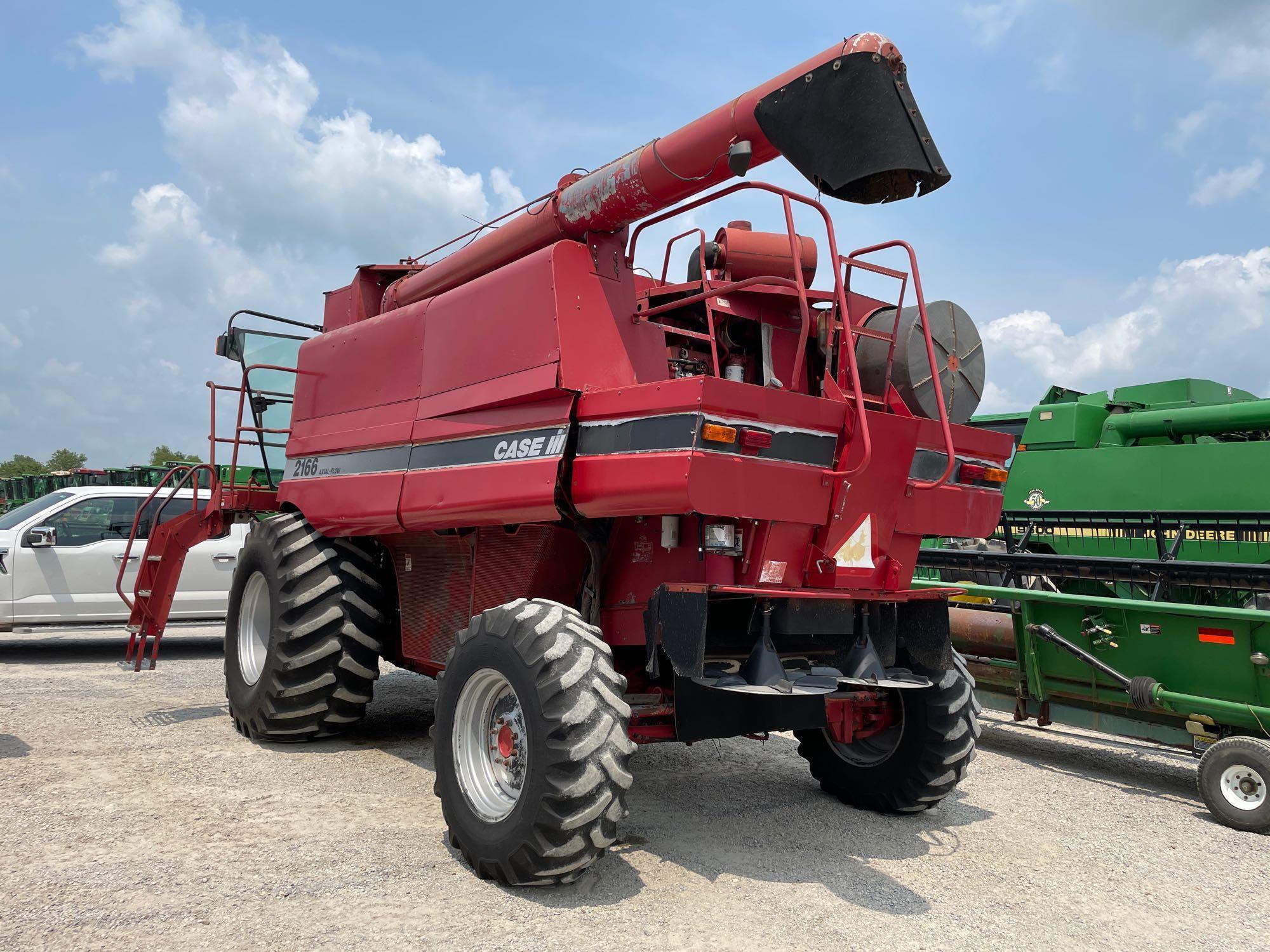 2166 CASE IH COMBINE