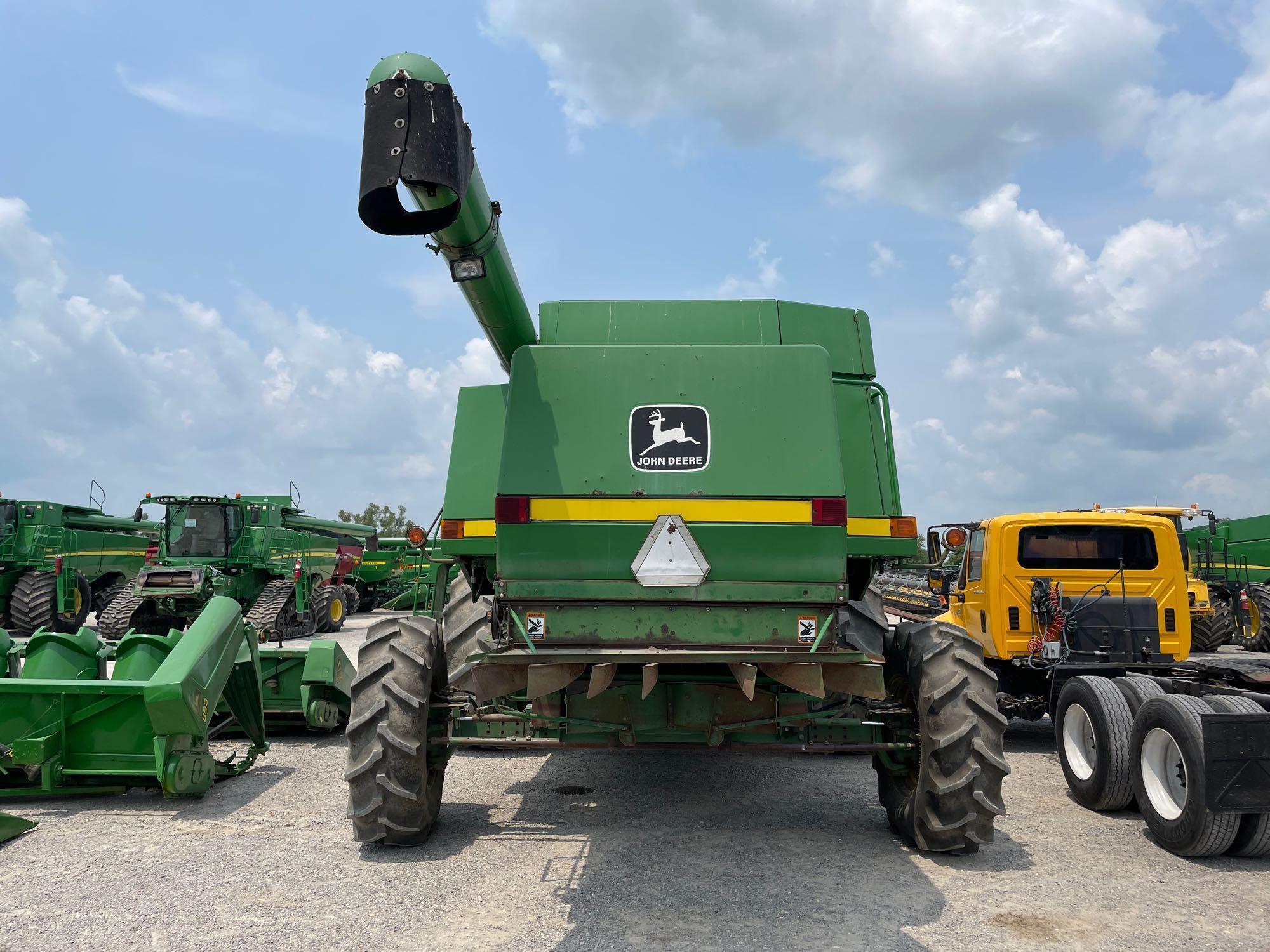 9600 JOHN DEERE COMBINE, 1994 YR.