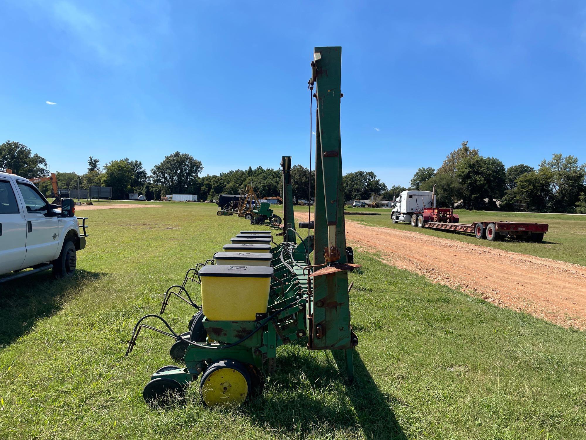 7100 JOHN DEERE PLANTER, 6 ROW