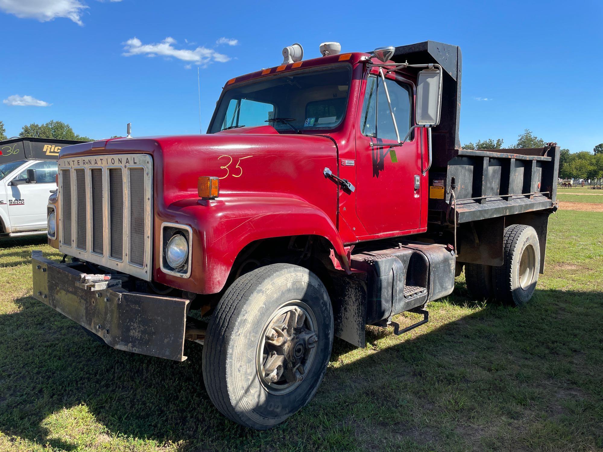 INTERNATIONAL DUMP TRUCK