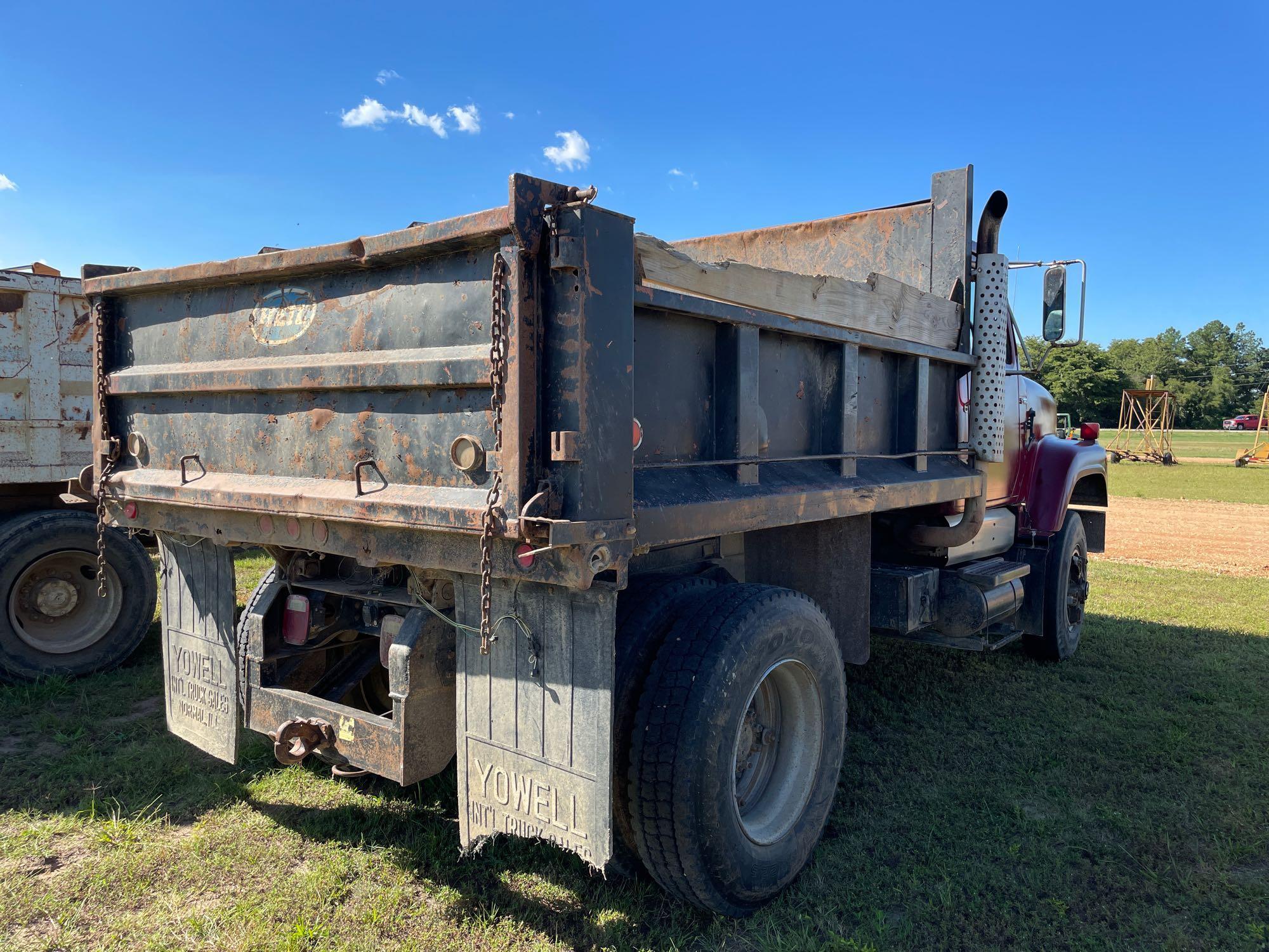 INTERNATIONAL DUMP TRUCK