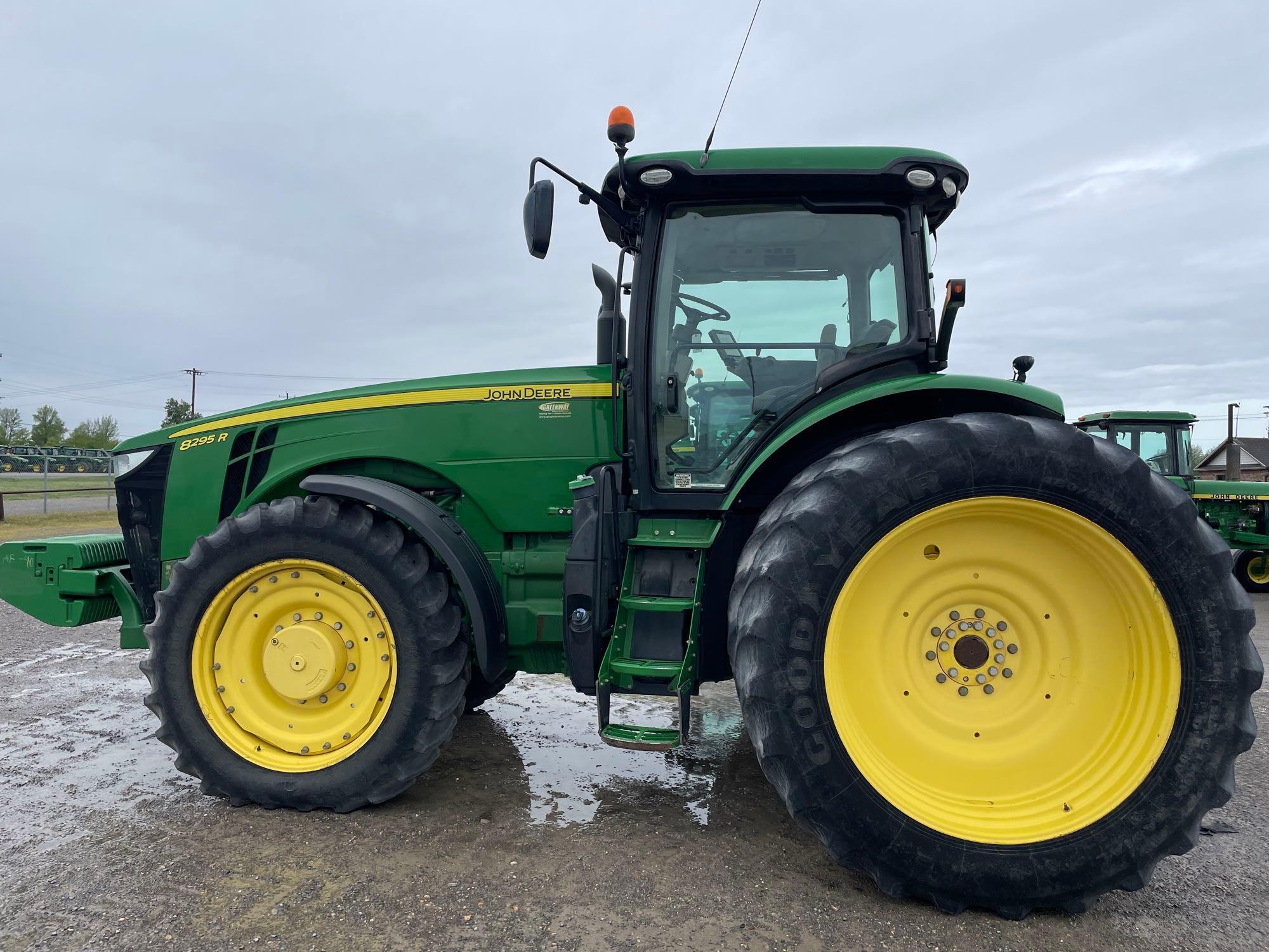 8295R JOHN DEERE TRACTOR, MFWD, 2014 YR.