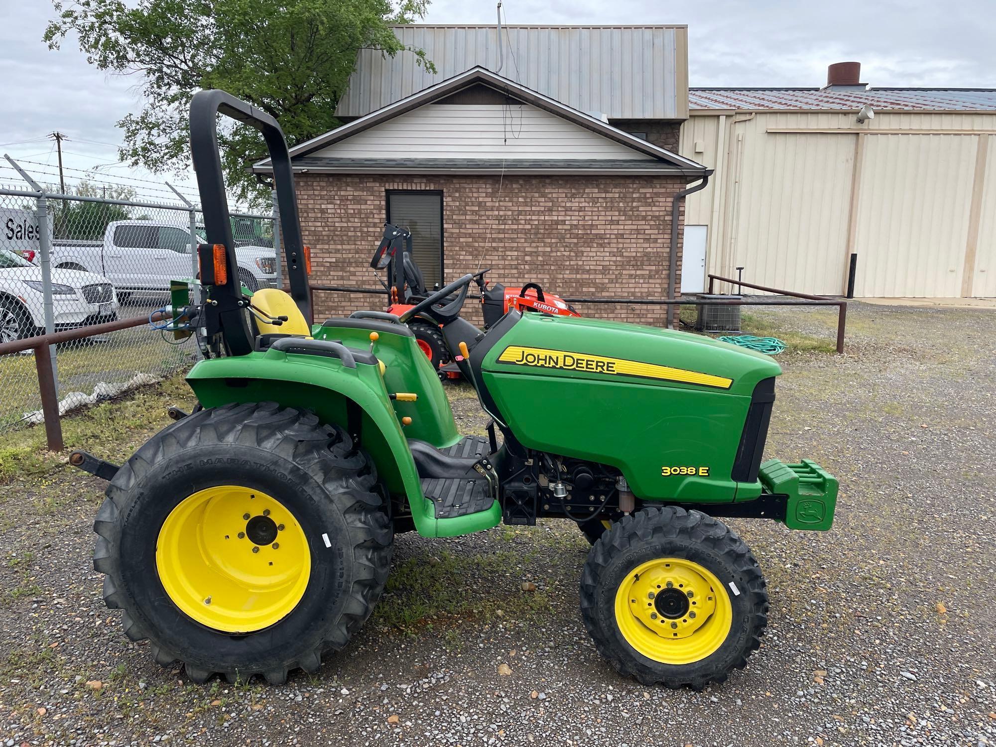 3038E JOHN DEERE TRACTOR