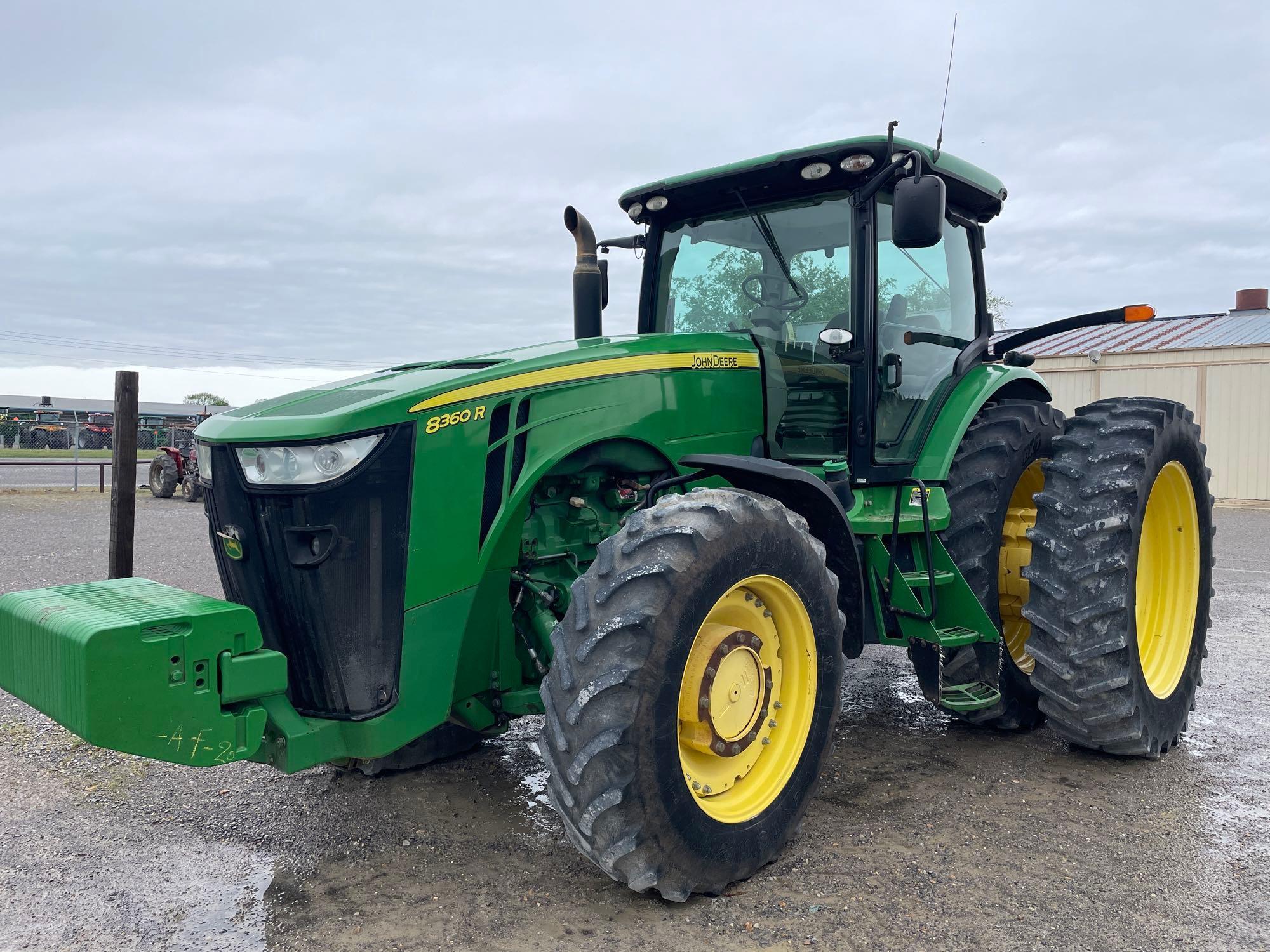 8360R JOHN DEERE TRACTOR, MFWD, 2013 YR.