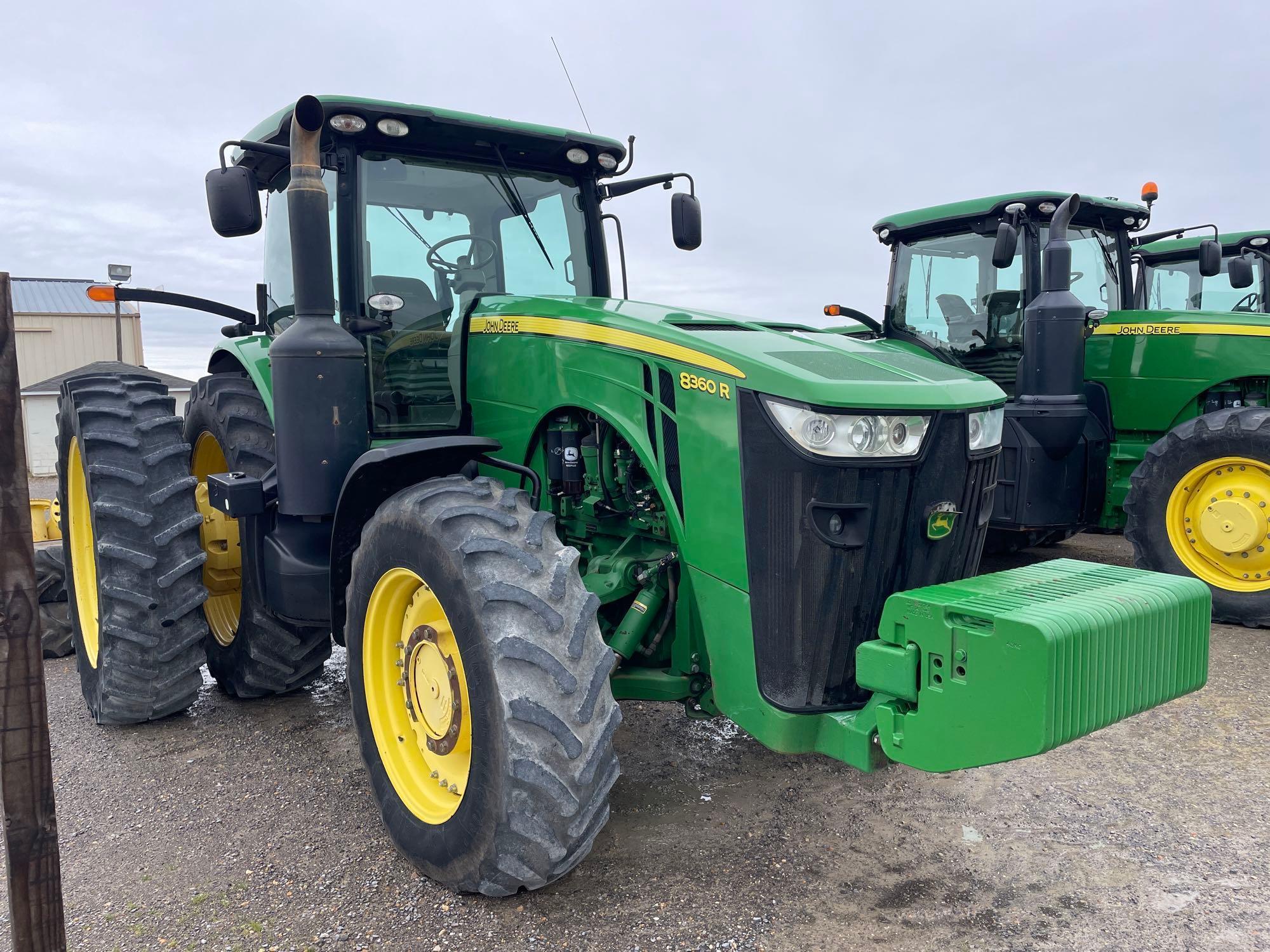 8360R JOHN DEERE TRACTOR, MFWD, 2013 YR.