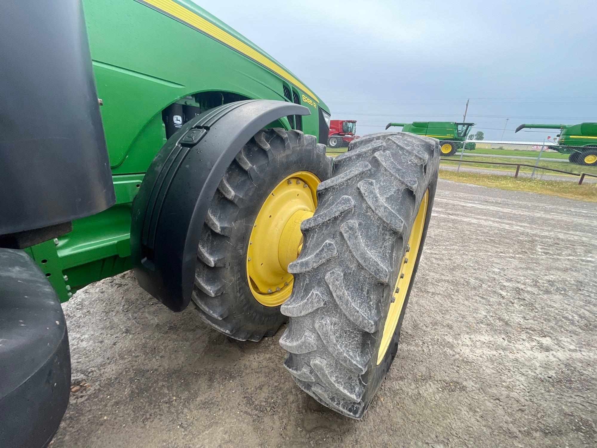 8285R JOHN DEERE TRACTOR, MFWD, 2012 YR.