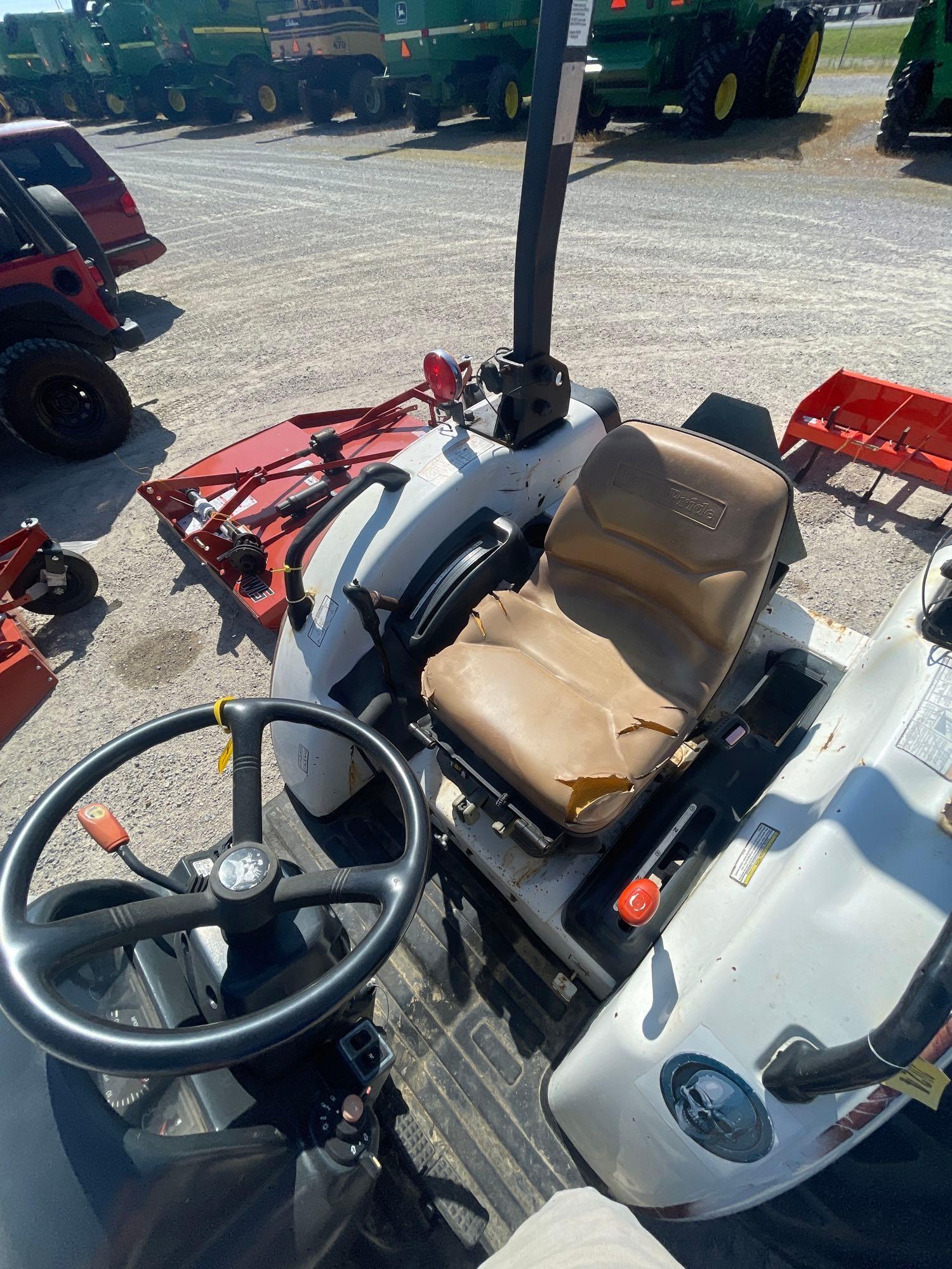 CT450 BOBCAT TRACTOR WITH 9TL LOADER