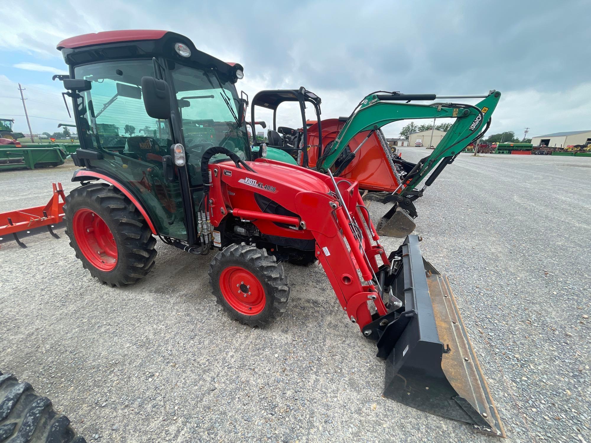 CK4010SE HST KIOTI TRACTOR WITH KL4030 LOADER