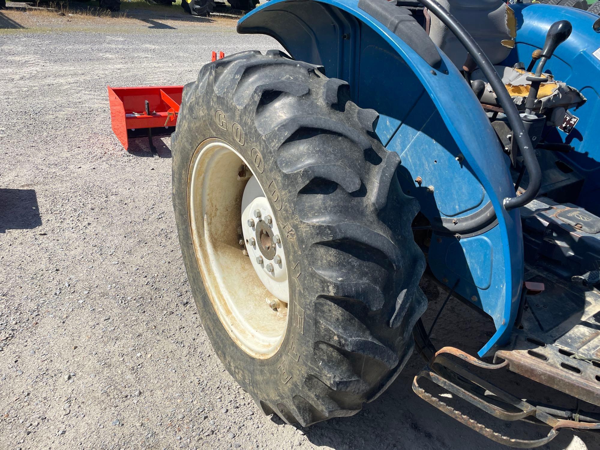 TN55 NEW HOLLAND TRACTOR WITH M446 LOADER