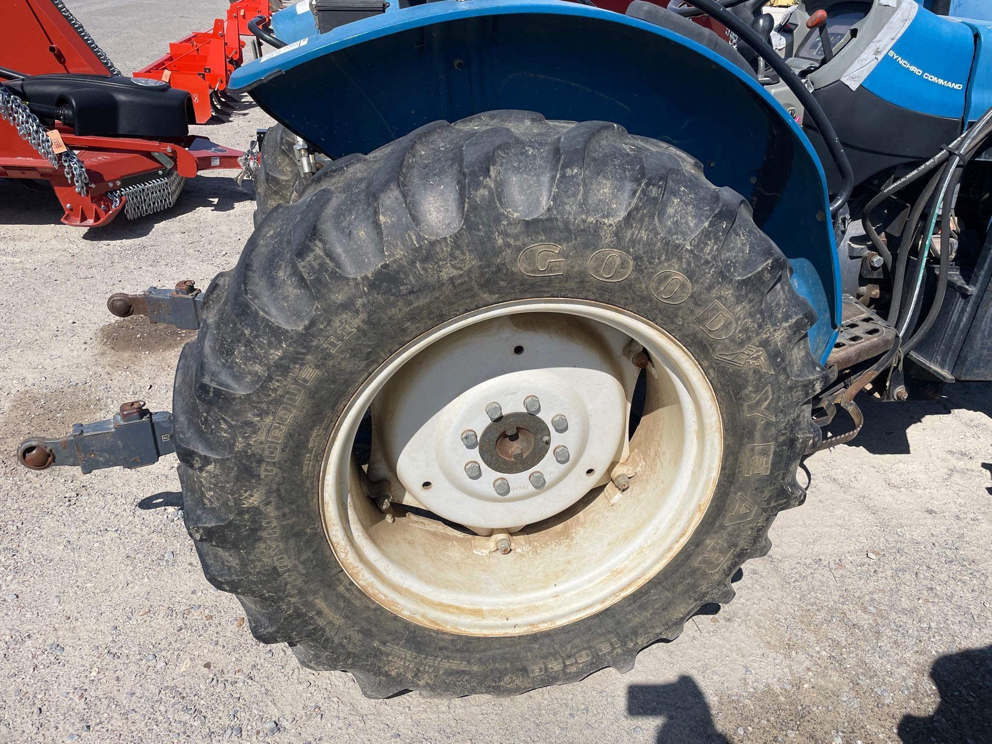 TN55 NEW HOLLAND TRACTOR WITH M446 LOADER