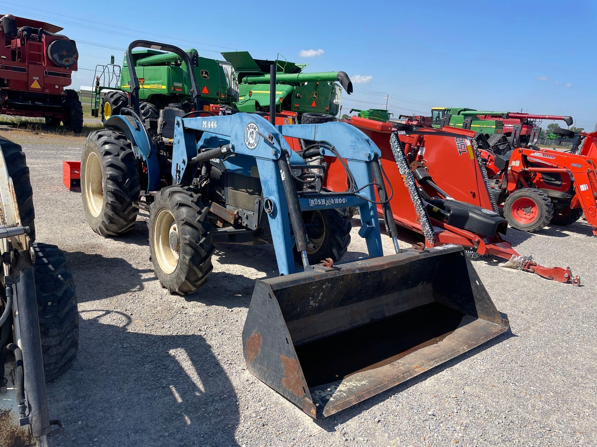 TN55 NEW HOLLAND TRACTOR WITH M446 LOADER