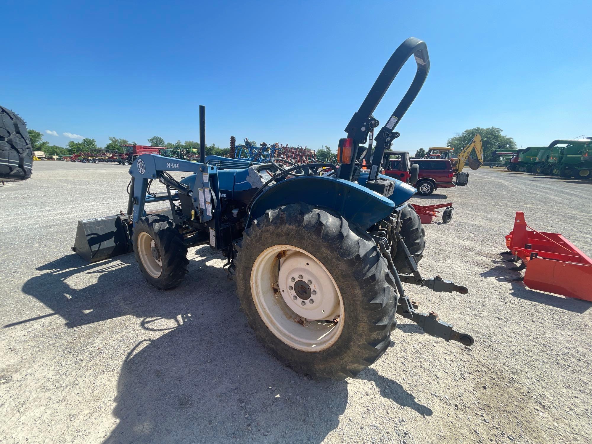 TN55 NEW HOLLAND TRACTOR WITH M446 LOADER