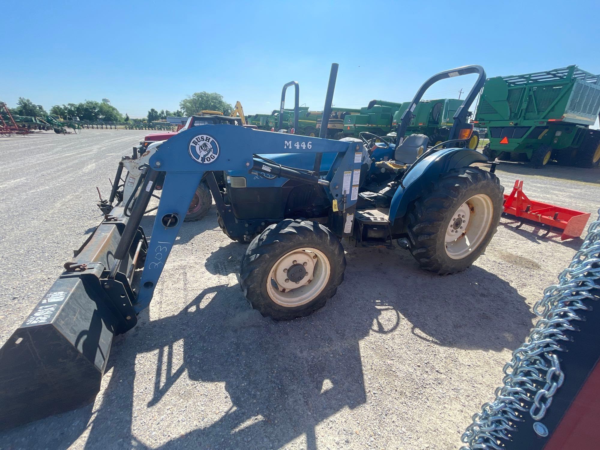 TN55 NEW HOLLAND TRACTOR WITH M446 LOADER