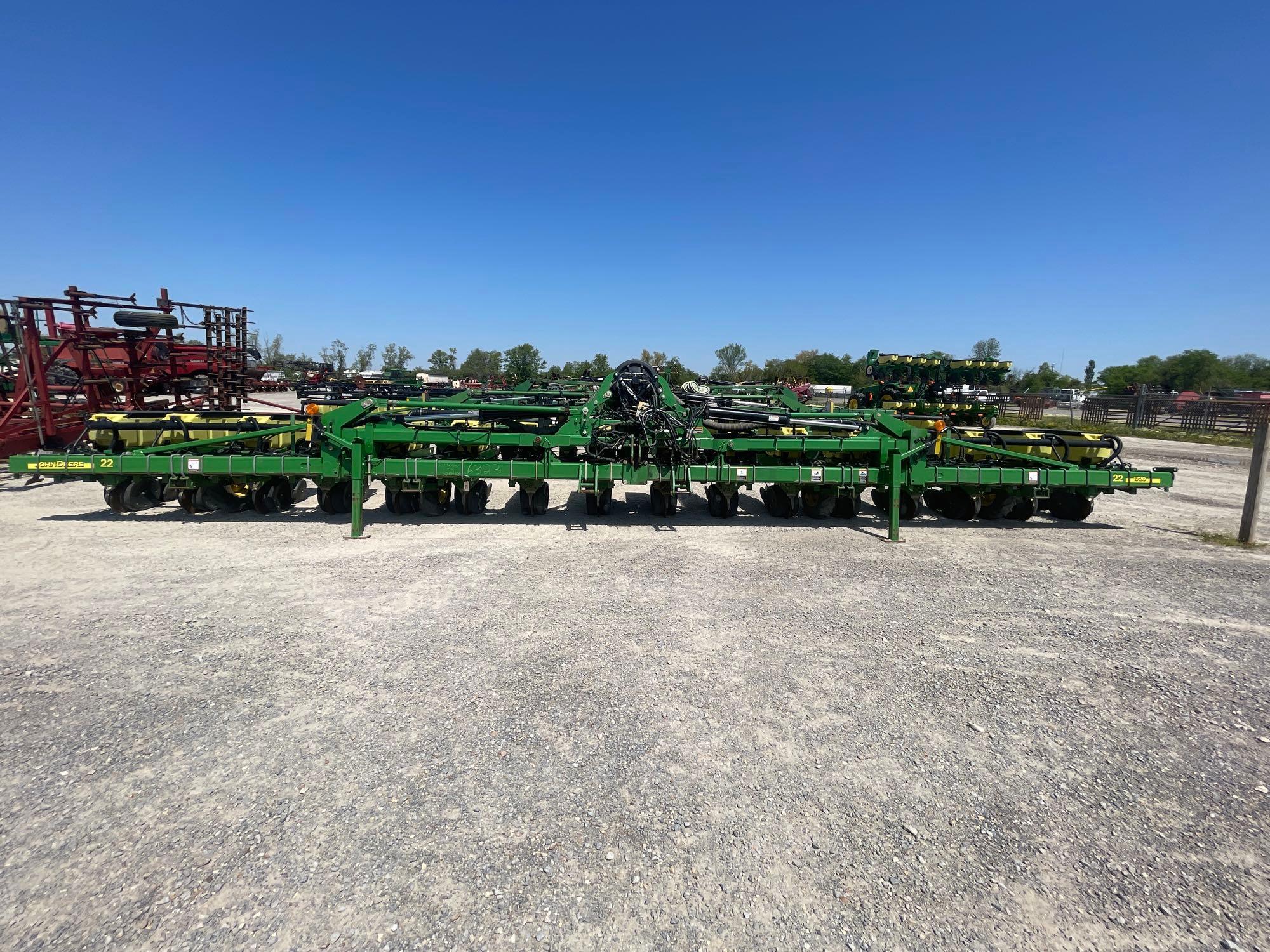 1720 JOHN DEERE PLANTER, 16 ROW, 30 INCH SPACING