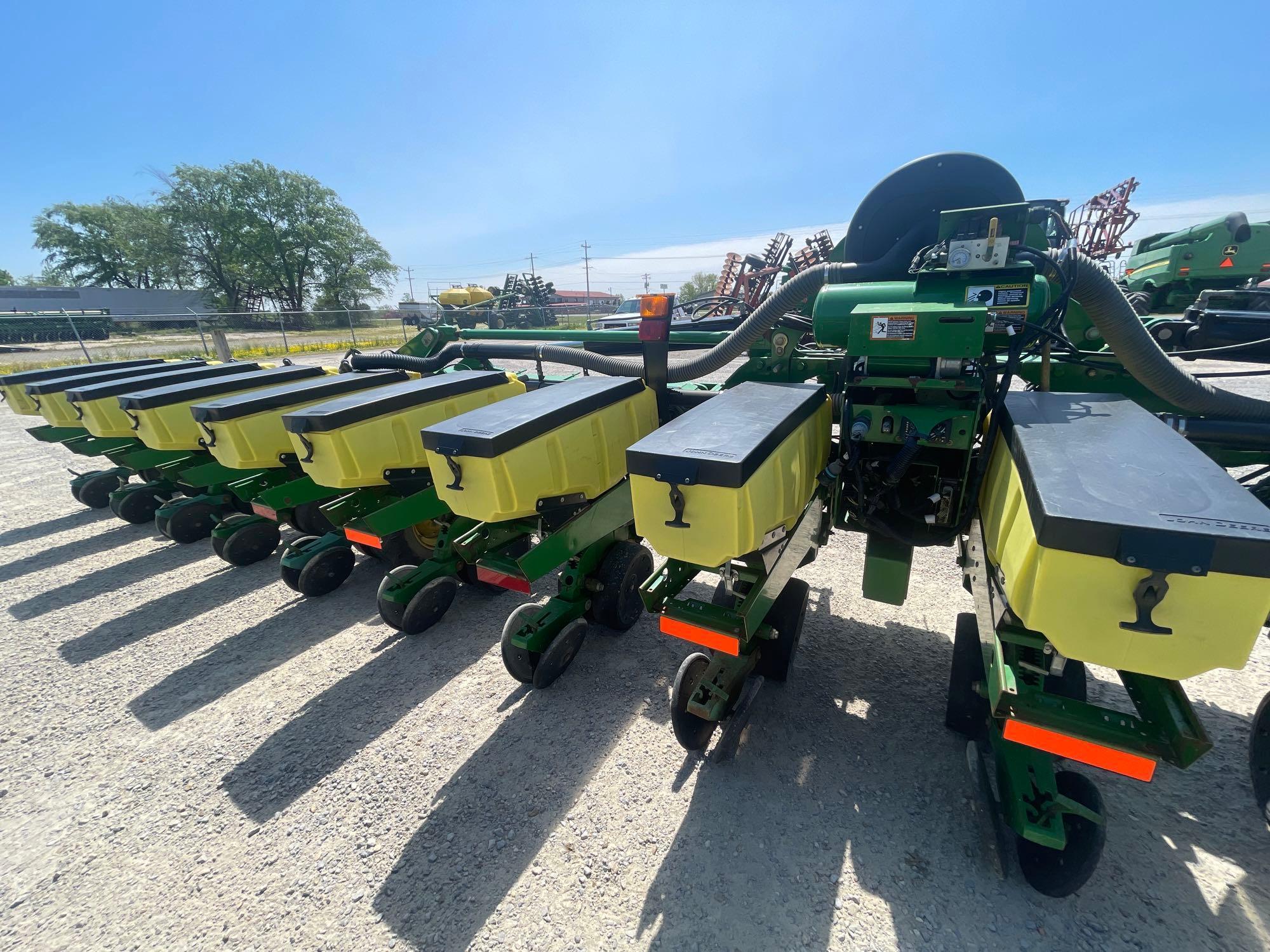 1720 JOHN DEERE PLANTER, 16 ROW, 30 INCH SPACING