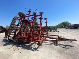 CASE IH FIELD CULTIVATOR WITH HARROW