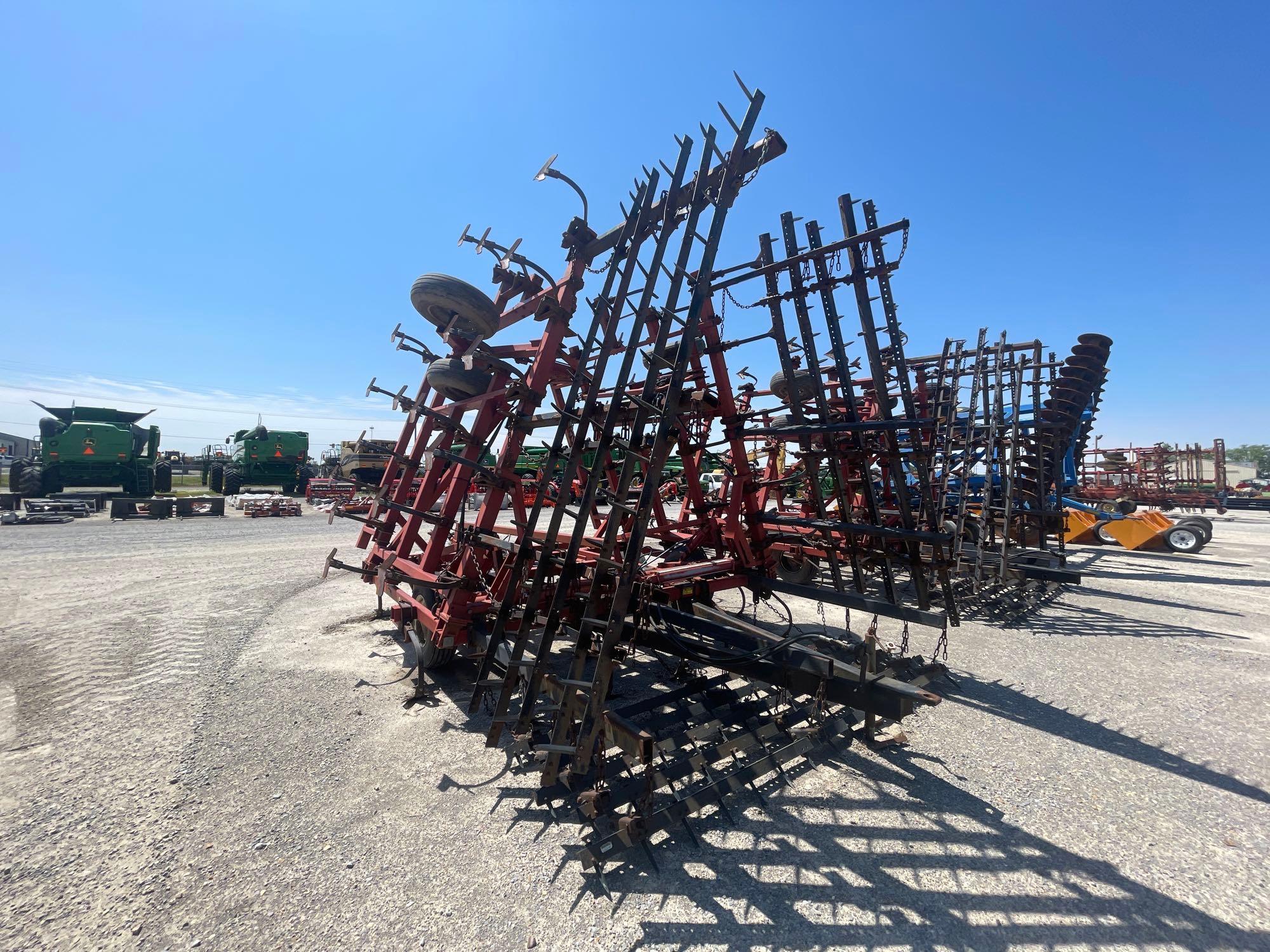 CASE IH FIELD CULTIVATOR WITH HARROW