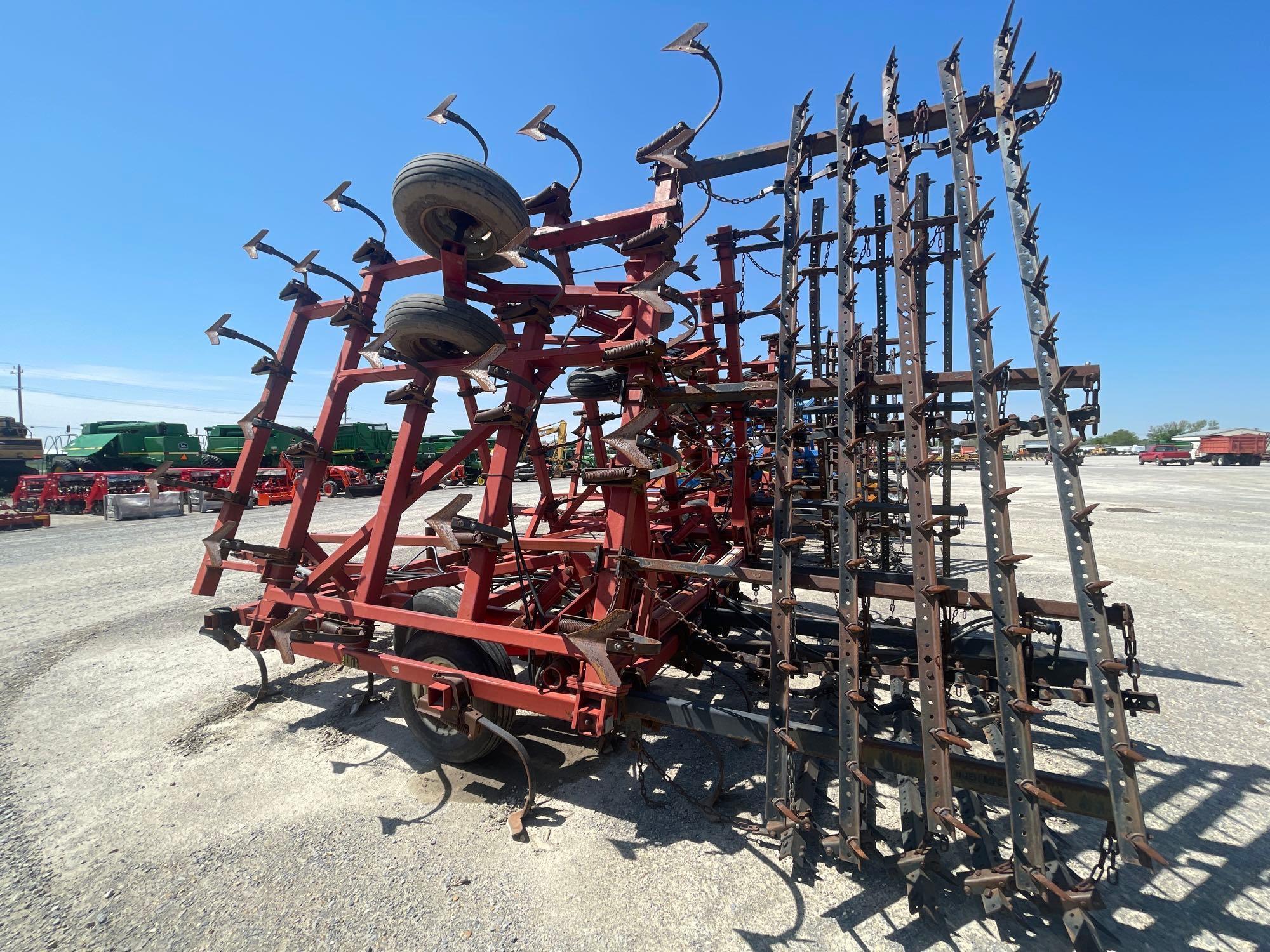 CASE IH FIELD CULTIVATOR WITH HARROW