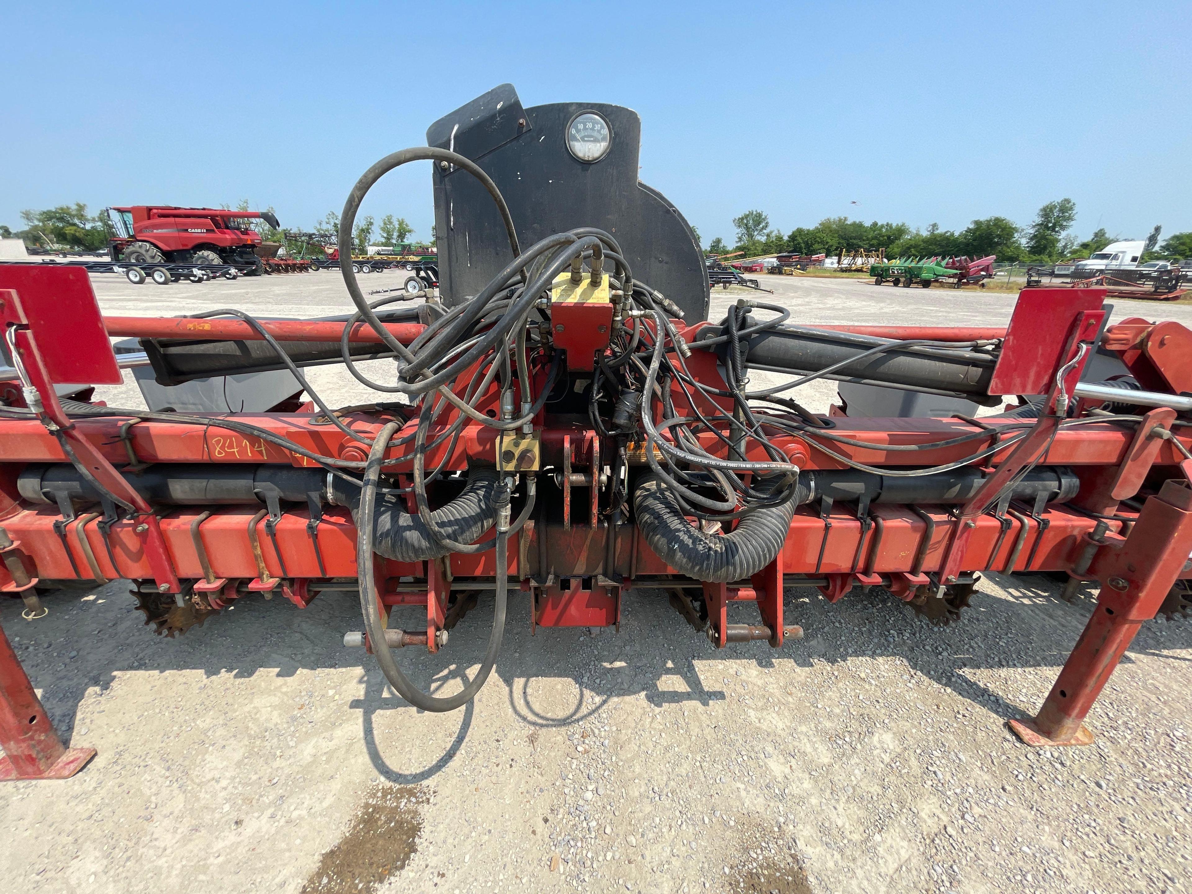 CASE IH PLANTER, 8 ROW, 38 INCH SPACING