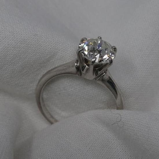 Solitaire diamond engagement ring