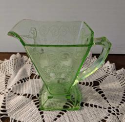 Green Depression glassware lot (Pick-up only)