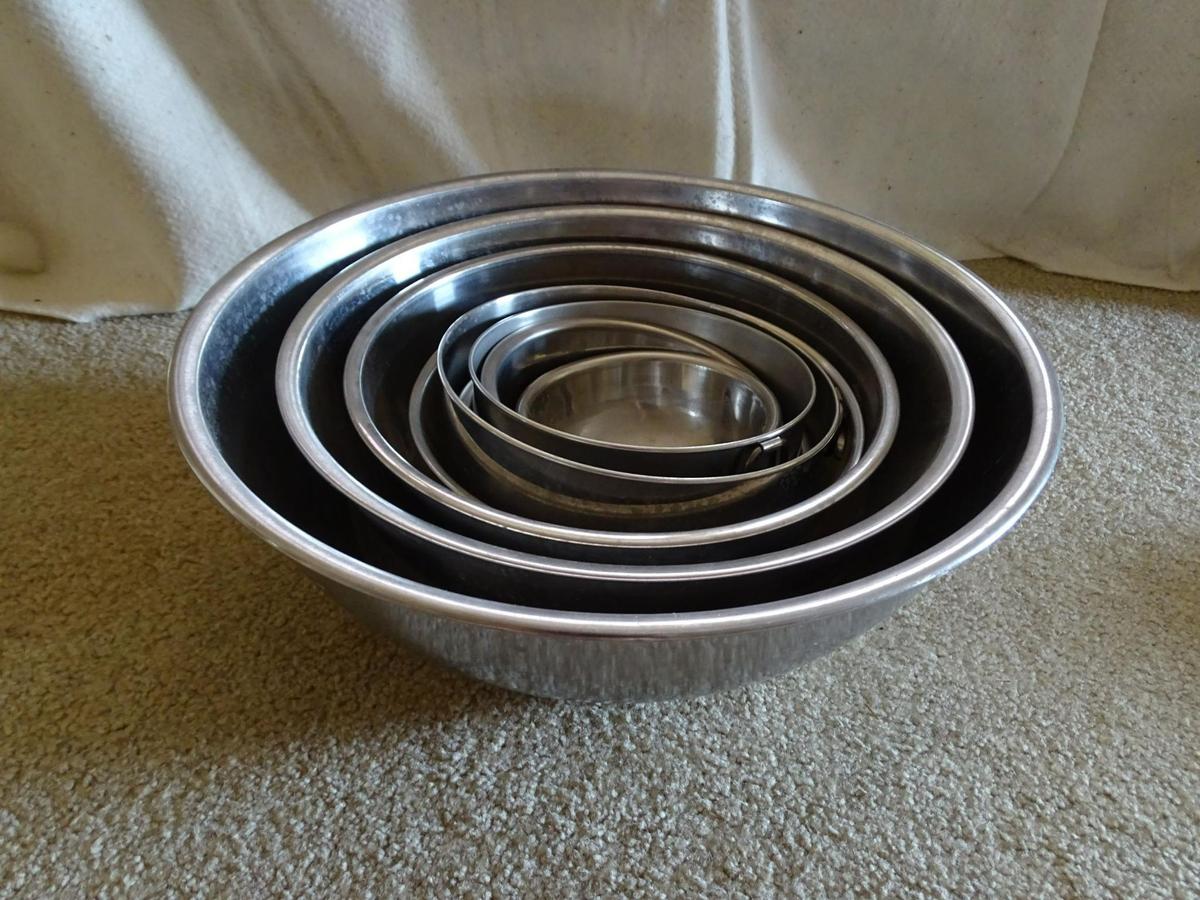 8+ Graduated Stainless Steel Bowls