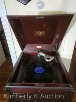 Victrola "Victor Talking Machine Co." Cabinet with Records
